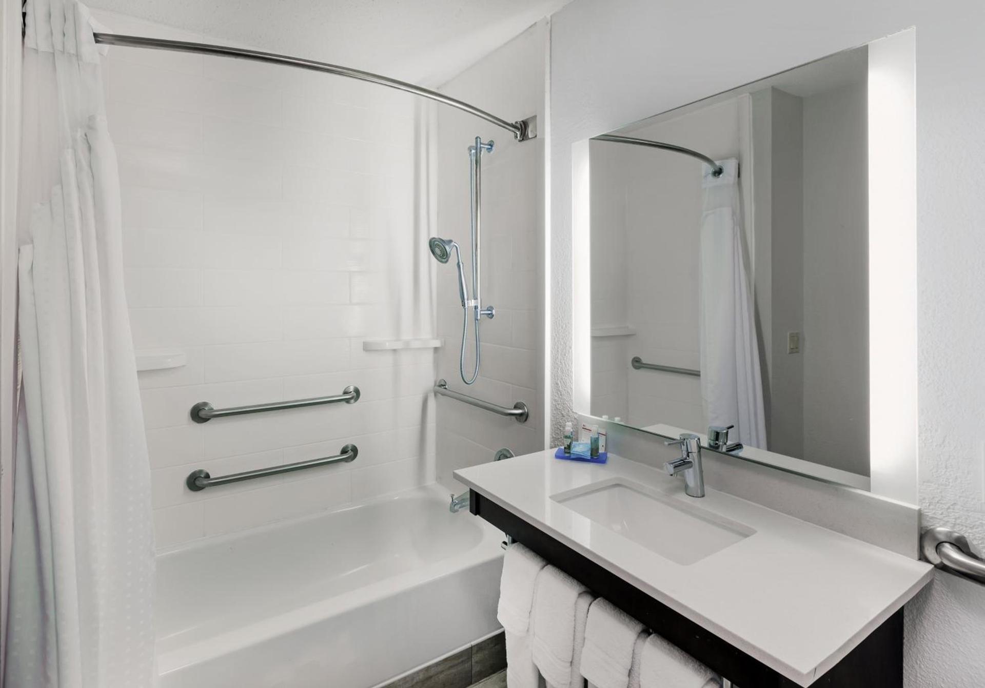 Holiday Inn Express & Suites Houston - Memorial Park Area by IHG photo 31