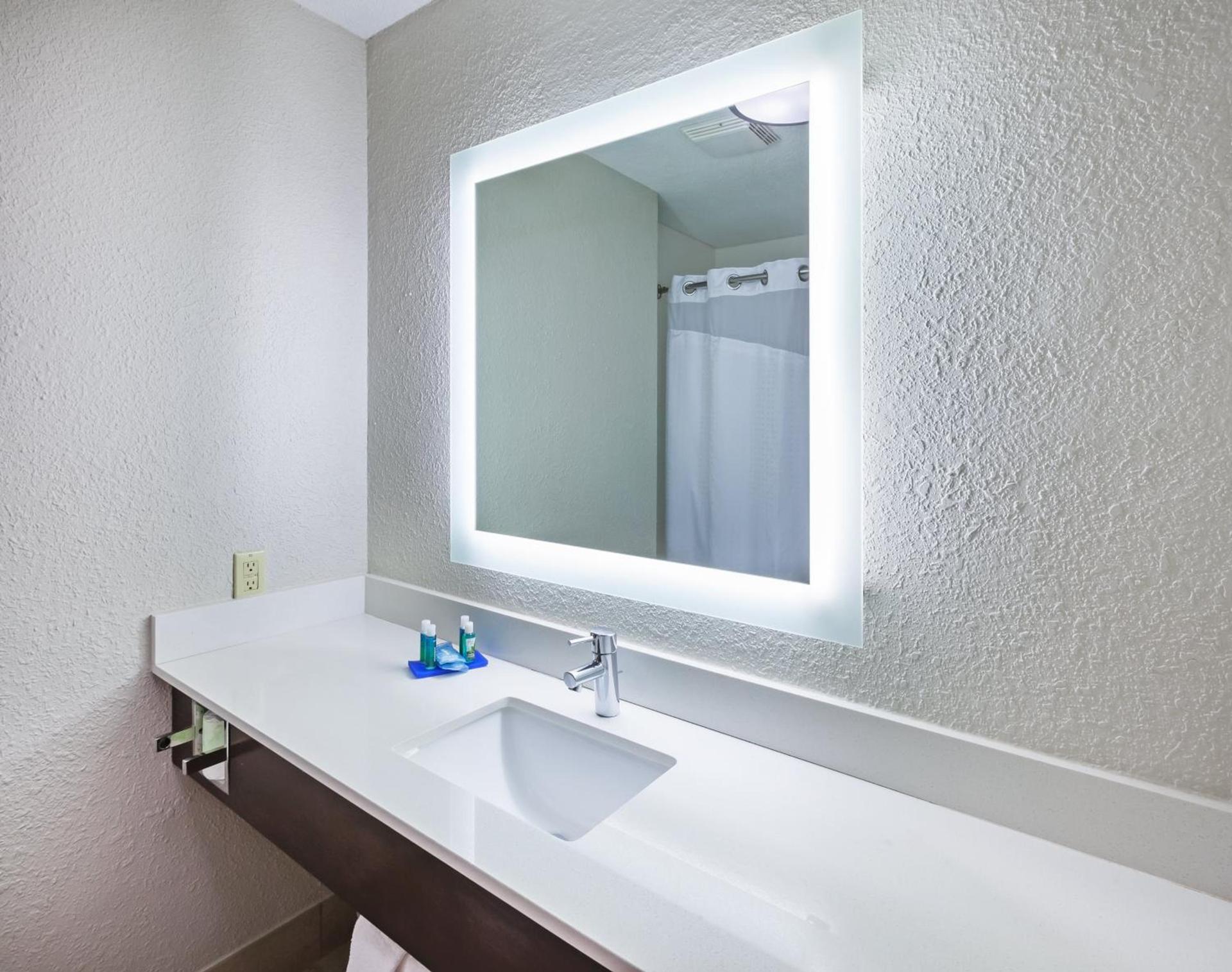 Holiday Inn Express & Suites Houston - Memorial Park Area by IHG photo 35