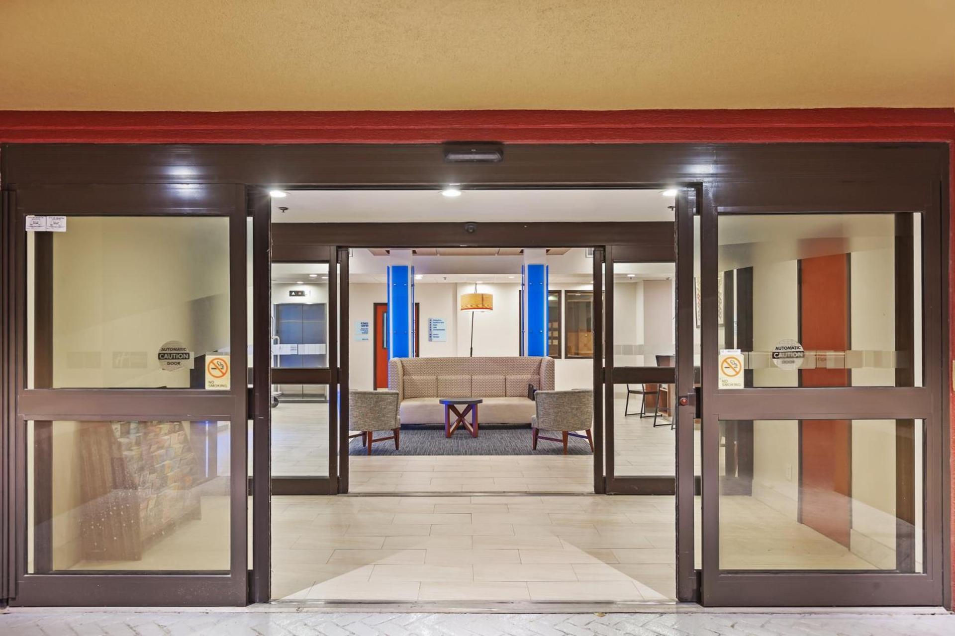 Holiday Inn Express & Suites Houston - Memorial Park Area by IHG photo 13