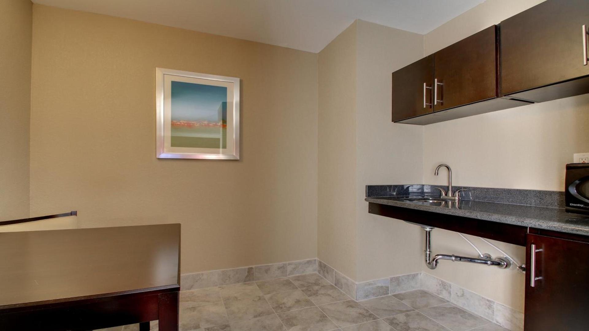 Holiday Inn Express & Suites Jackson Downtown - Coliseum by IHG photo 5