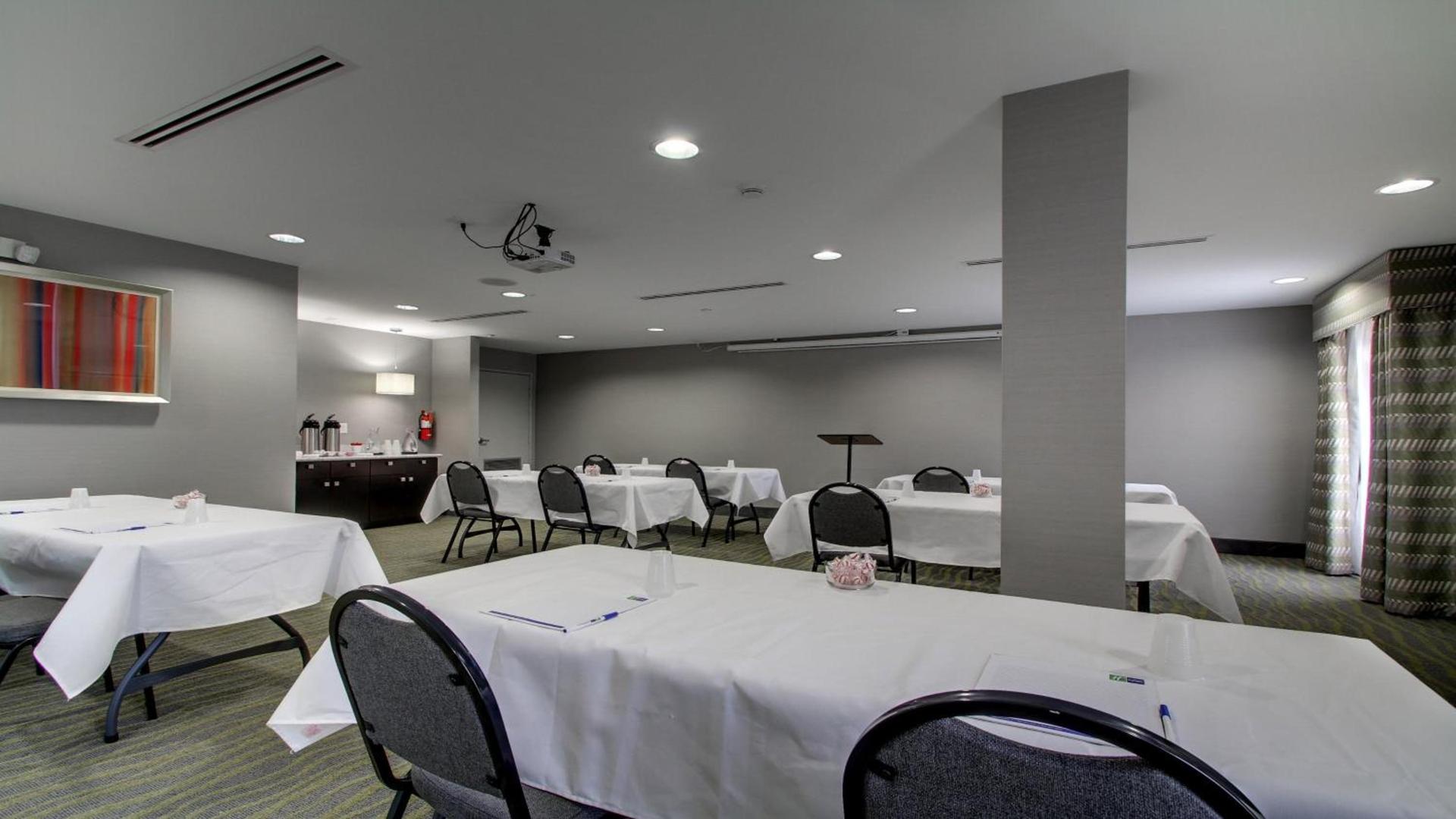 Holiday Inn Express & Suites Jackson Downtown - Coliseum by IHG photo 18
