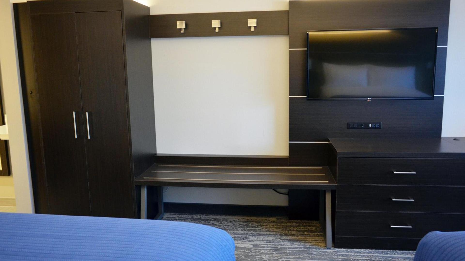 Holiday Inn Express & Suites - Jacksonville W - I295 and I10 by IHG photo 43