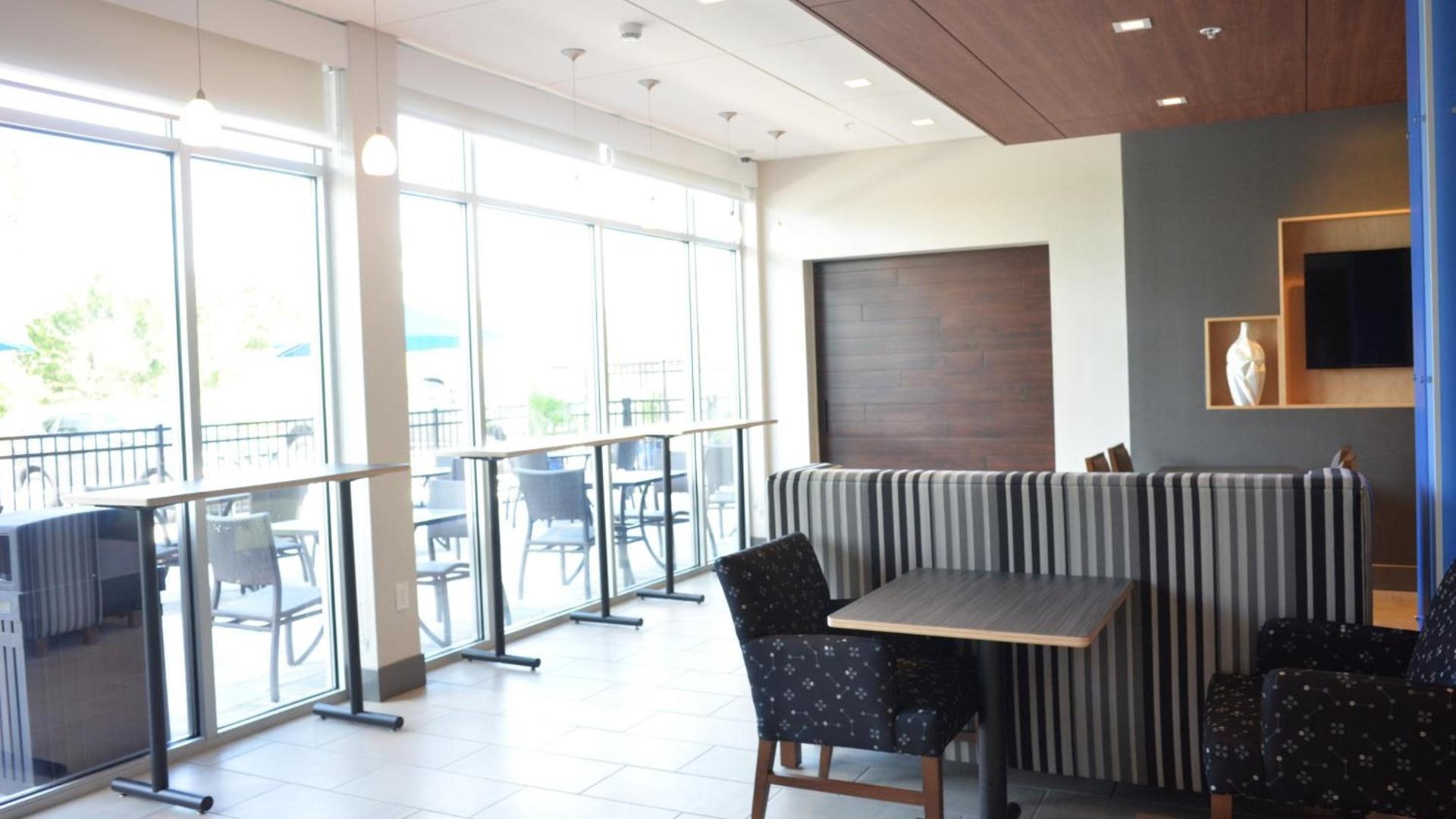 Holiday Inn Express & Suites - Jacksonville W - I295 and I10 by IHG photo 5