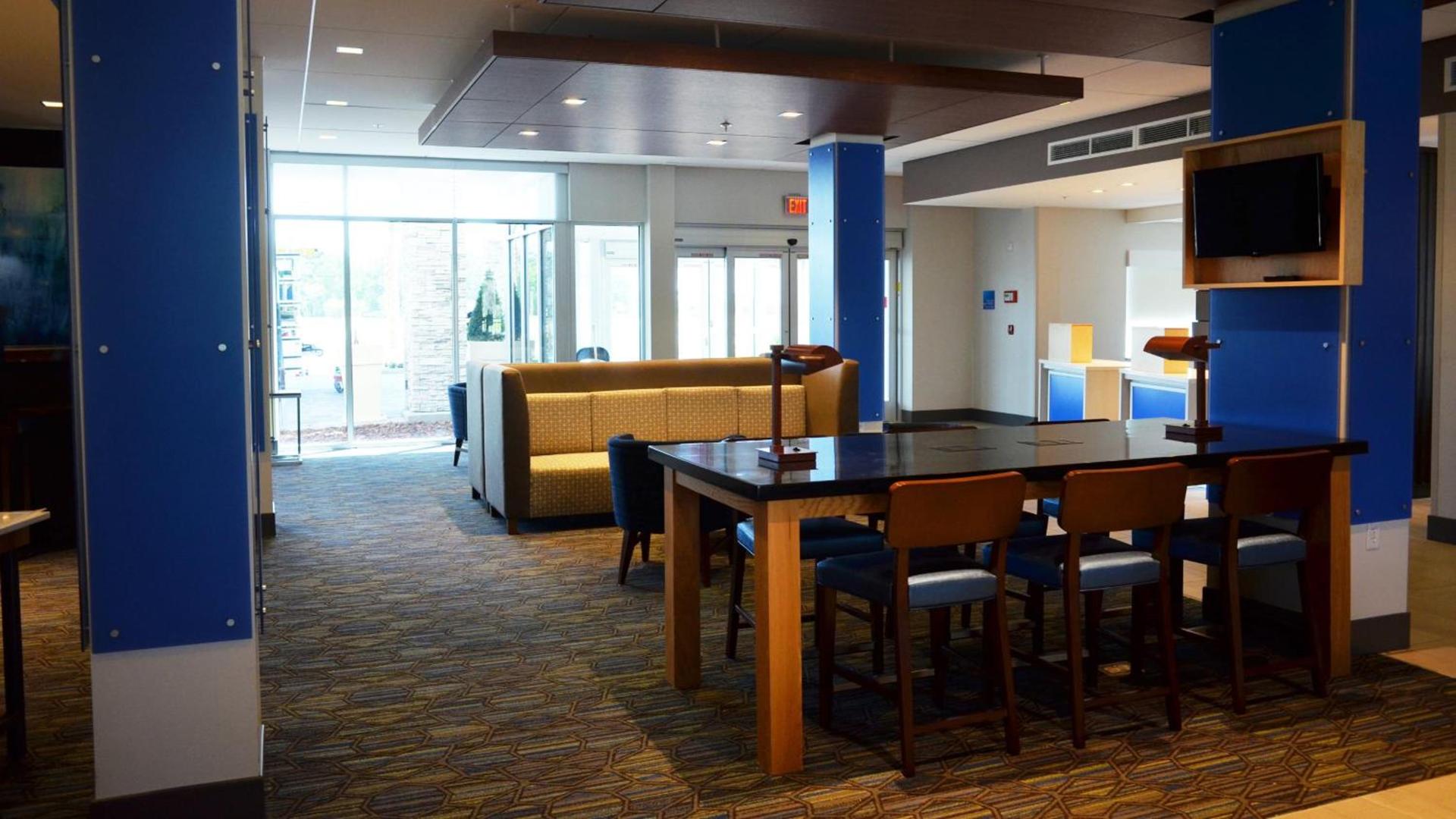 Holiday Inn Express & Suites - Jacksonville W - I295 and I10 by IHG photo 11