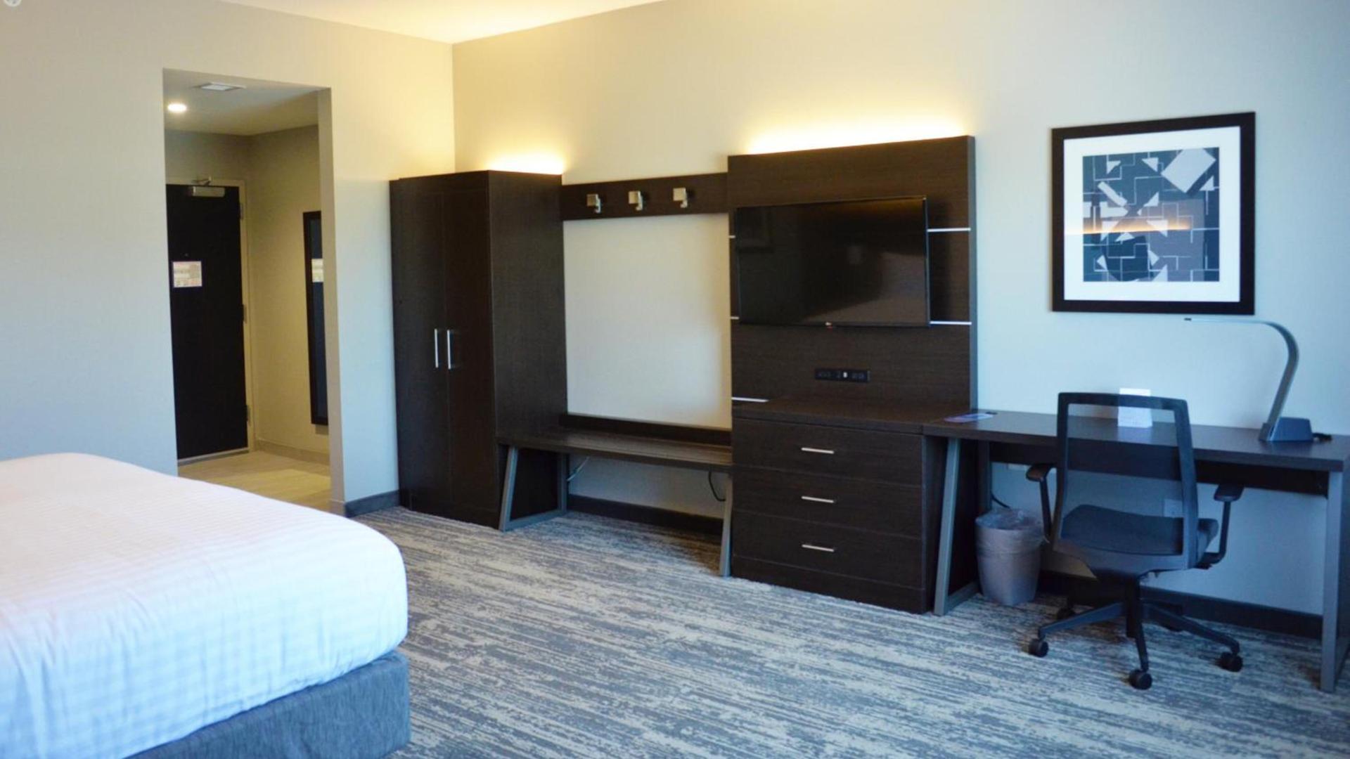 Holiday Inn Express & Suites - Jacksonville W - I295 and I10 by IHG photo 37