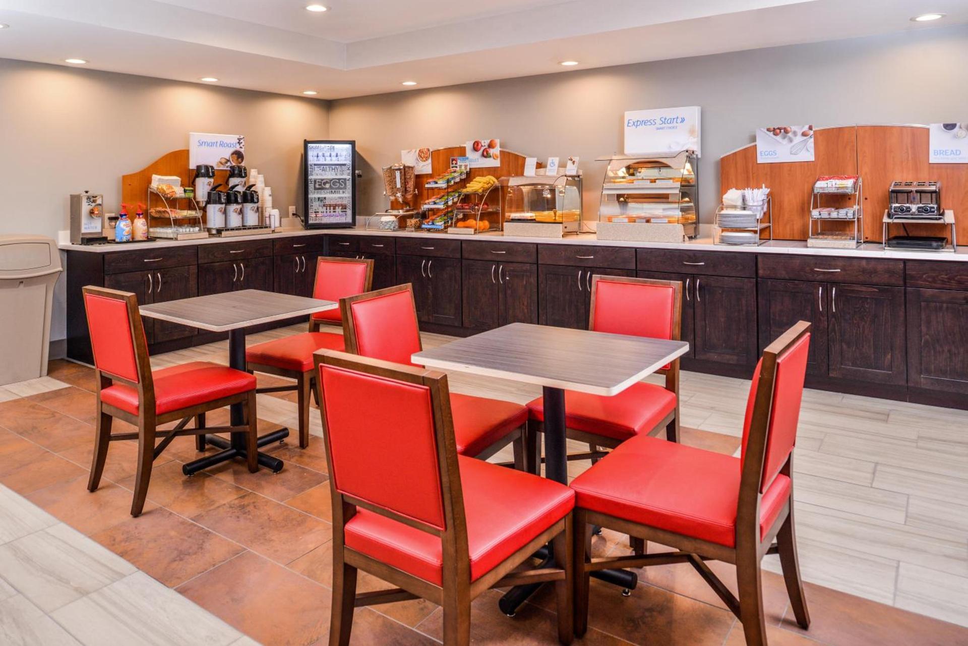 Holiday Inn Express & Suites Lacey - Olympia by IHG photo 22