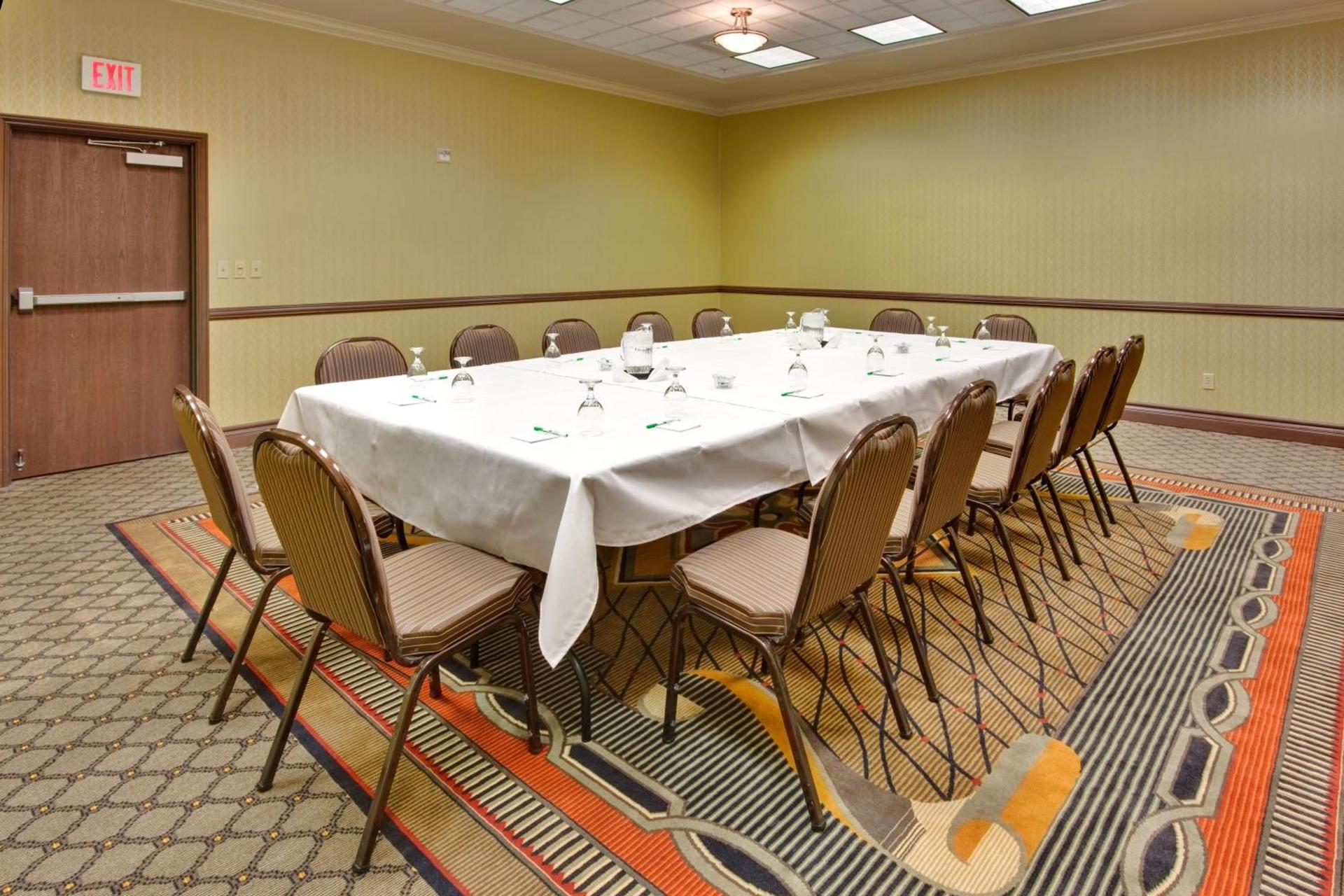 Holiday Inn & Suites Bakersfield by IHG photo 11