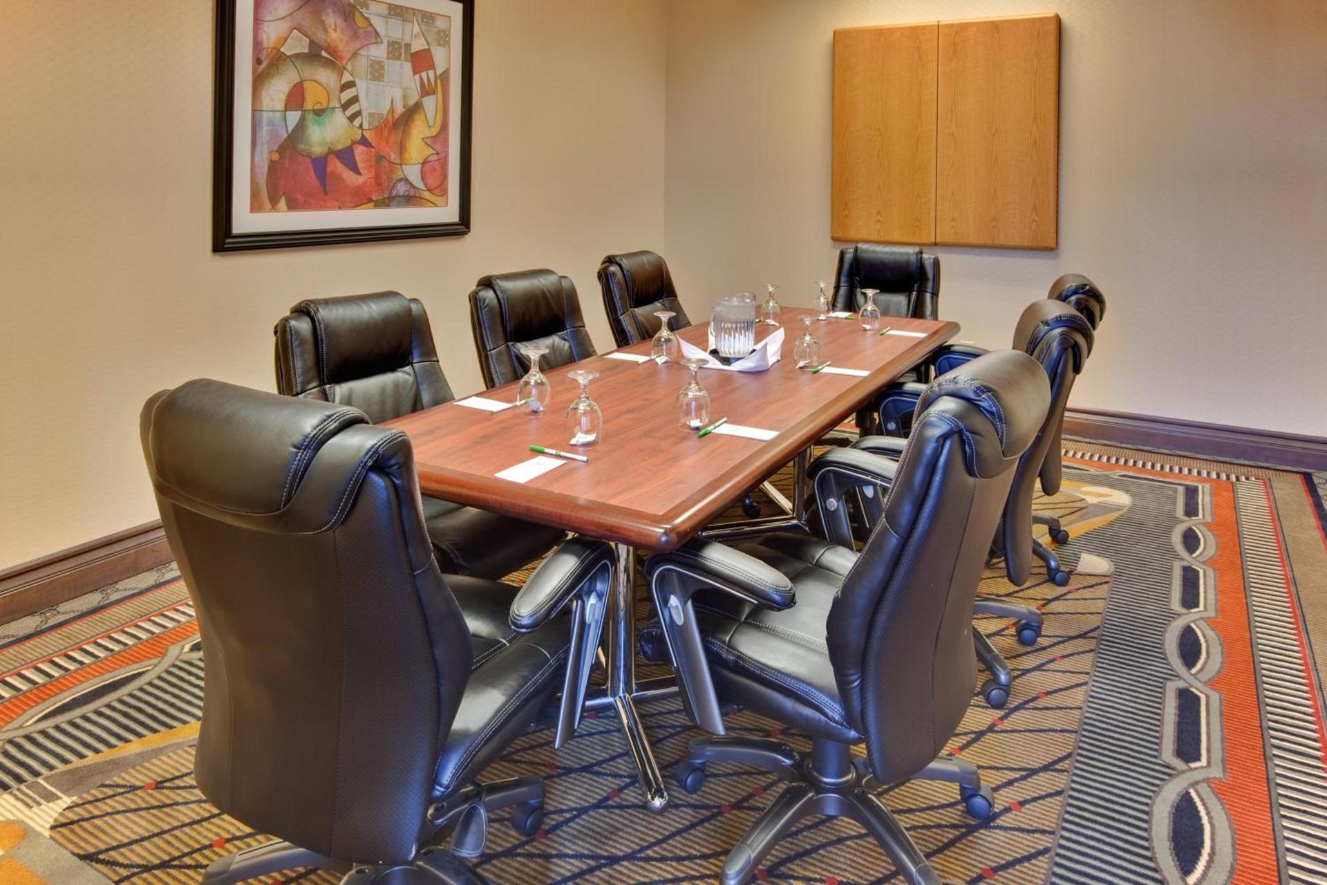 Holiday Inn & Suites Bakersfield by IHG photo 9