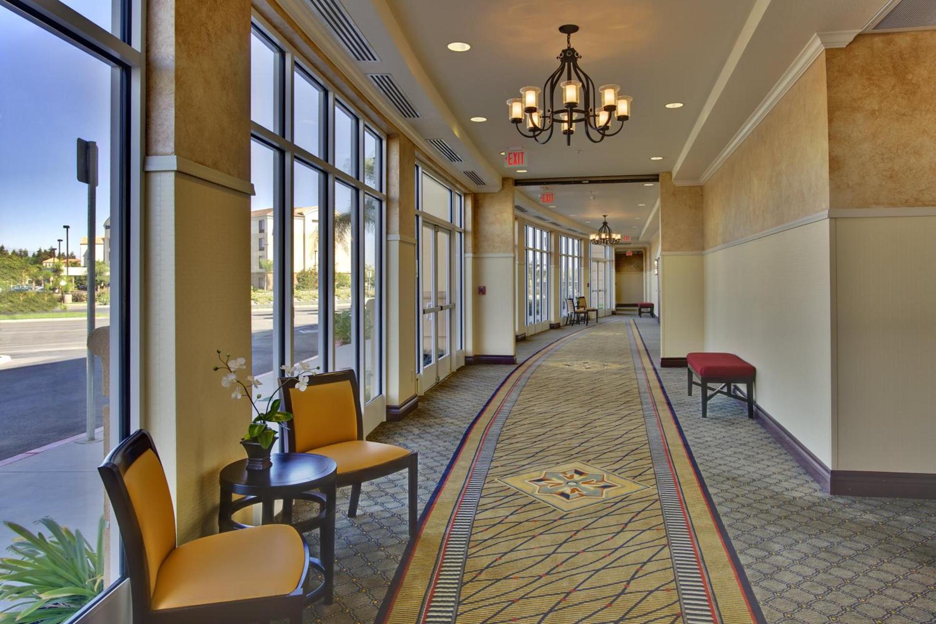Holiday Inn & Suites Bakersfield by IHG photo 7