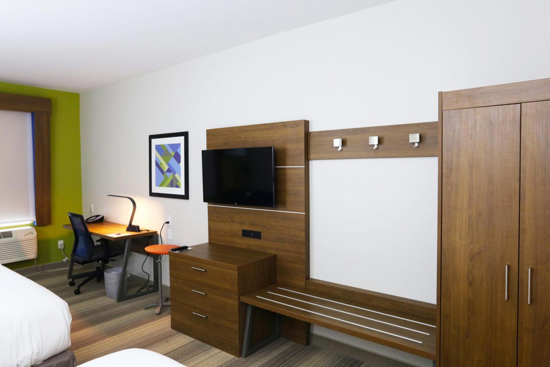 Holiday Inn Express & Suites - Houston IAH - Beltway 8 by IHG photo 55