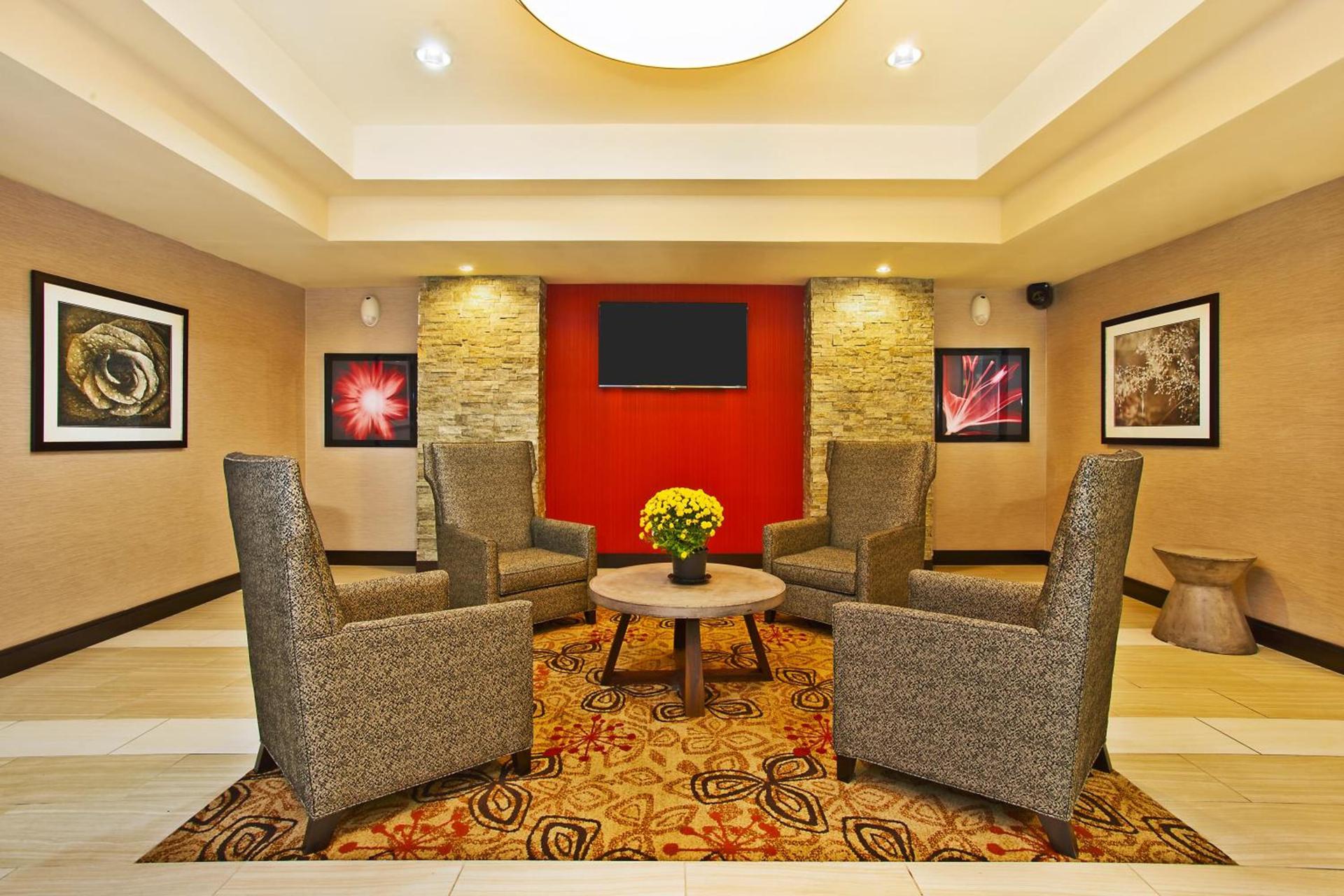 Holiday Inn Express & Suites Springfield by IHG photo 7