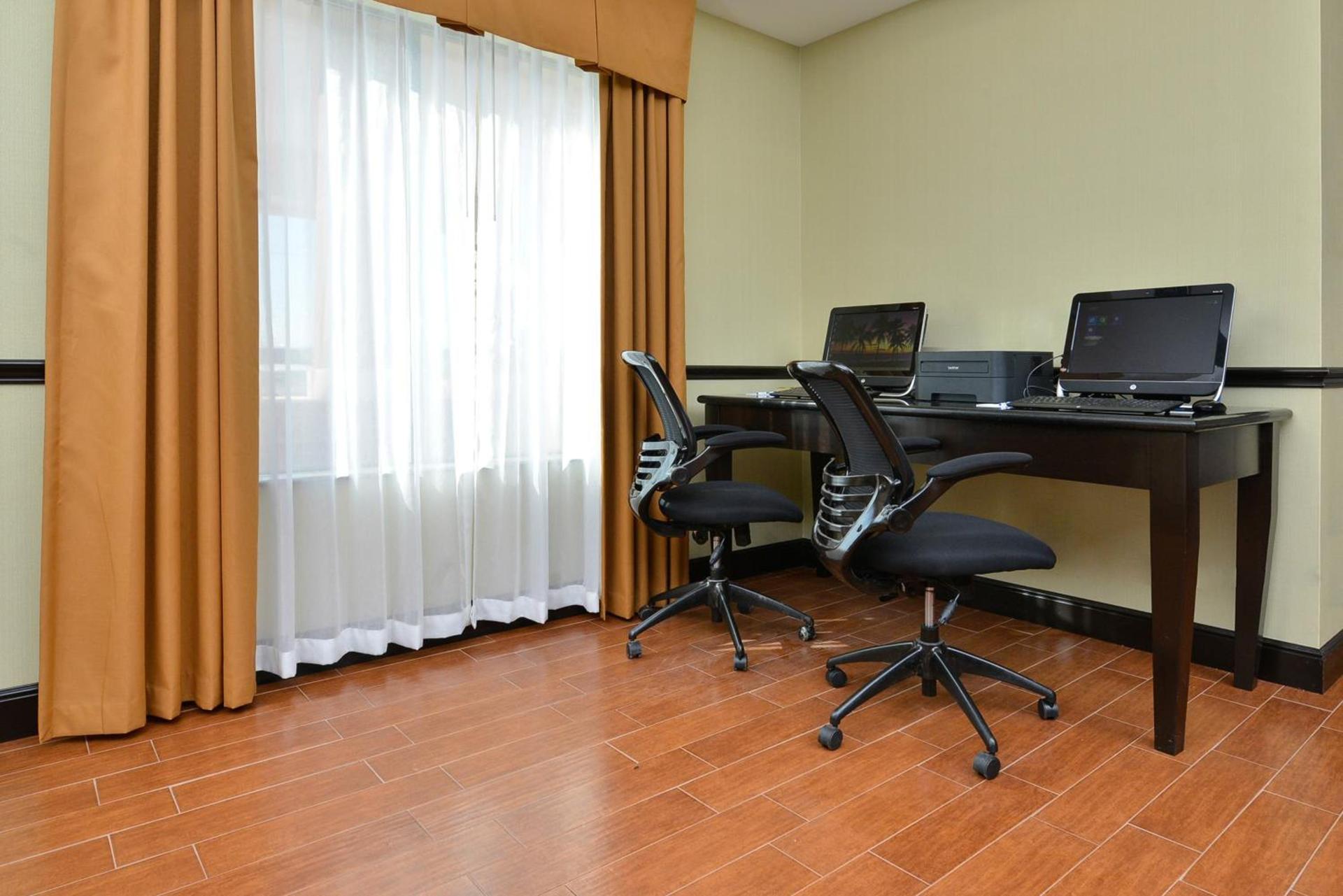Holiday Inn Express Alva by IHG photo 6