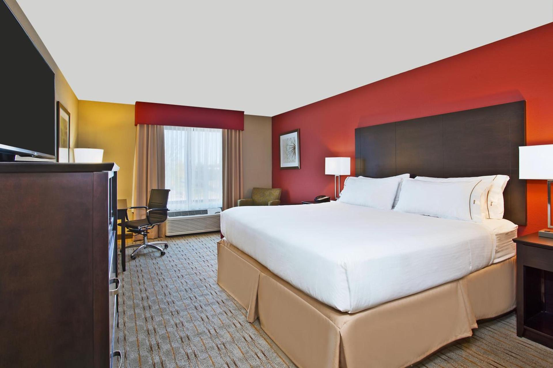 Holiday Inn Express & Suites Springfield by IHG photo 15