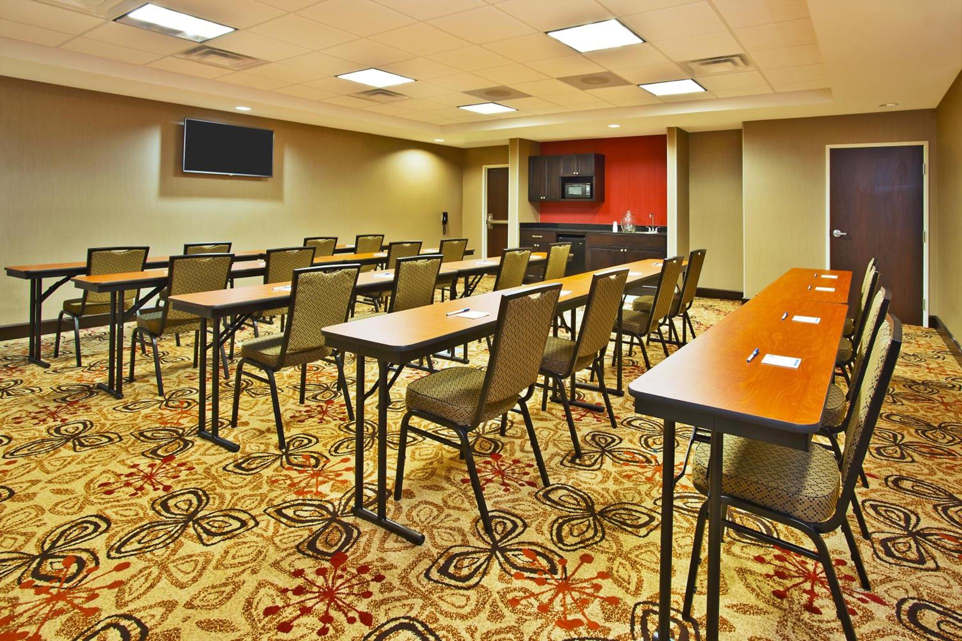 Holiday Inn Express & Suites Springfield by IHG photo 32