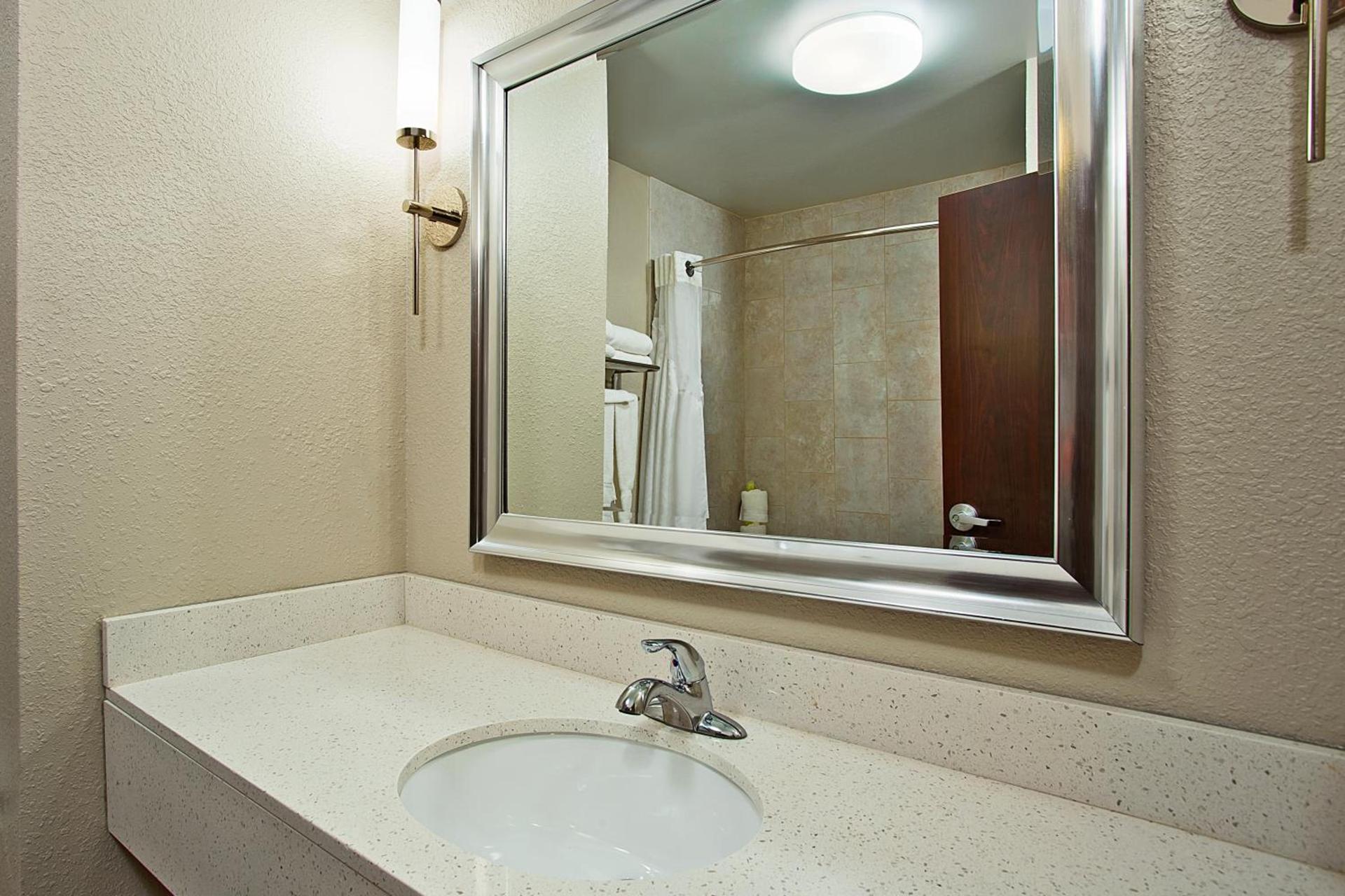 Holiday Inn Express & Suites Springfield by IHG photo 18
