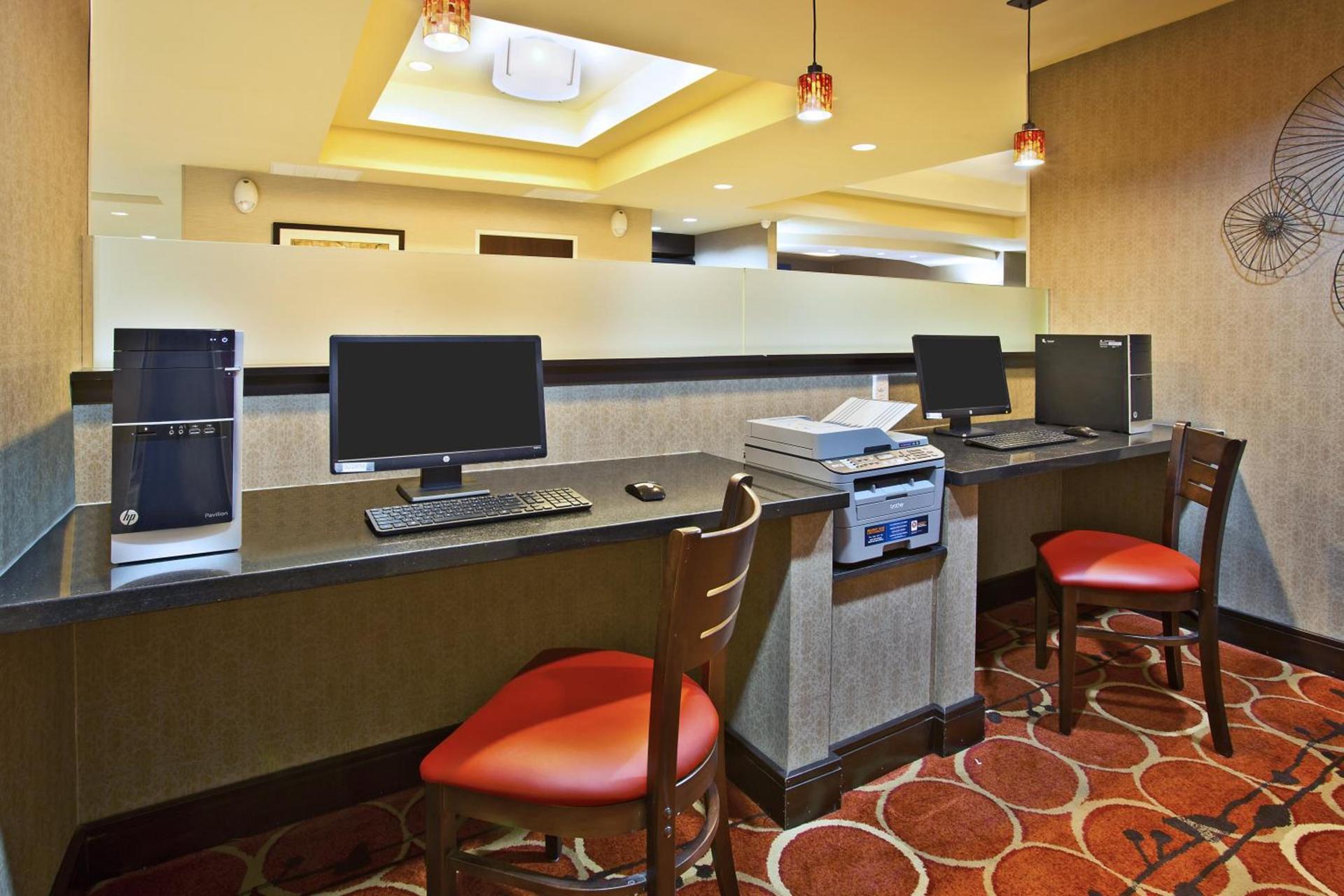 Holiday Inn Express & Suites Springfield by IHG photo 6