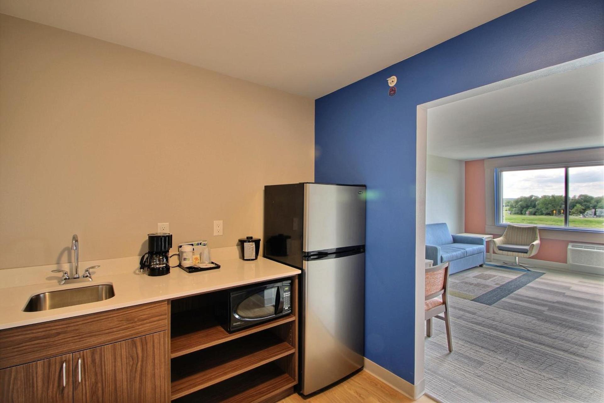Holiday Inn Express & Suites Fond Du Lac by IHG photo 41