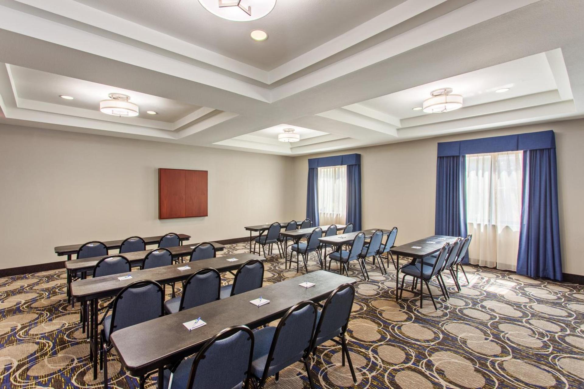 Holiday Inn Express & Suites Wharton by IHG photo 10
