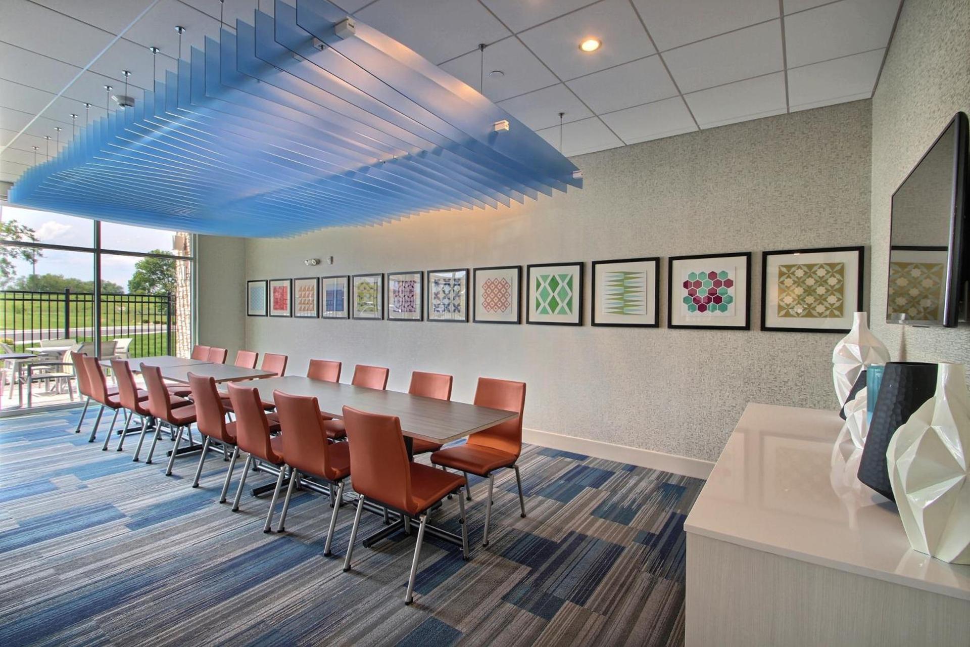 Holiday Inn Express & Suites Fond Du Lac by IHG photo 9