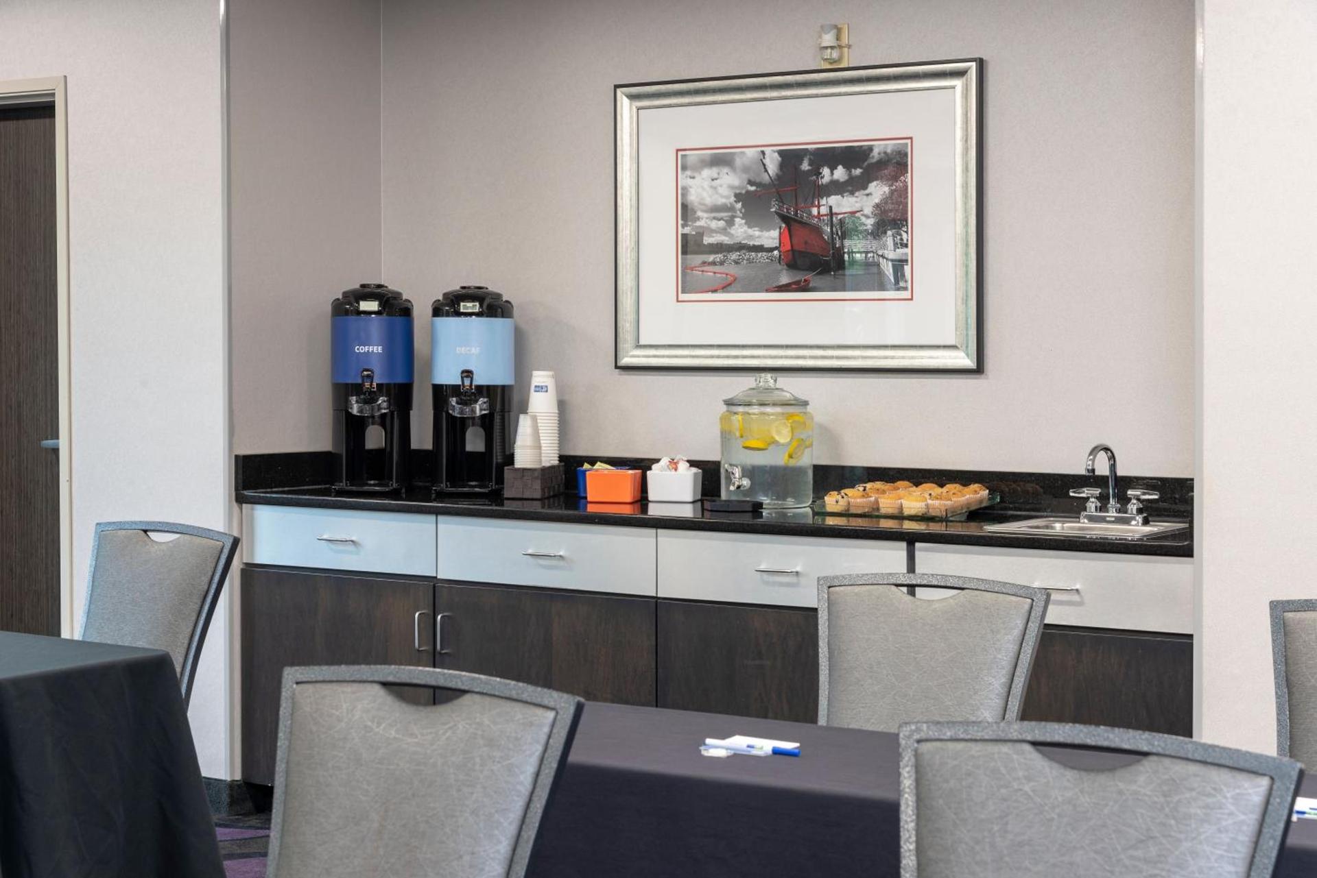 Holiday Inn Express & Suites Columbus - Polaris, an IHG Hotel photo 27