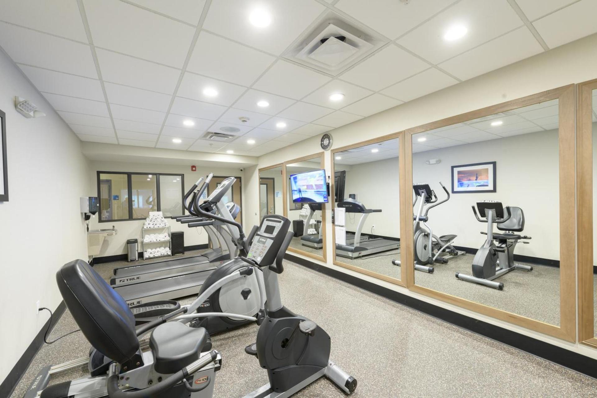 Holiday Inn Express & Suites Jamestown by IHG photo 8