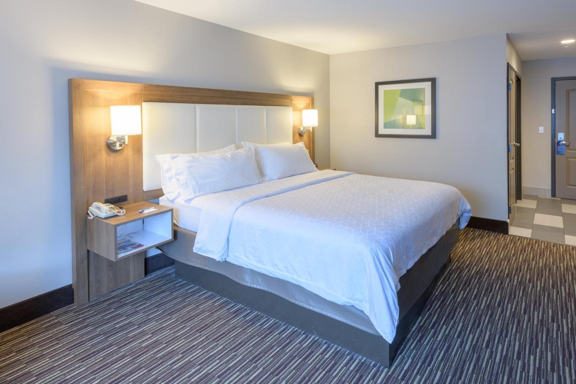 Holiday Inn Express & Suites Jamestown by IHG photo 18