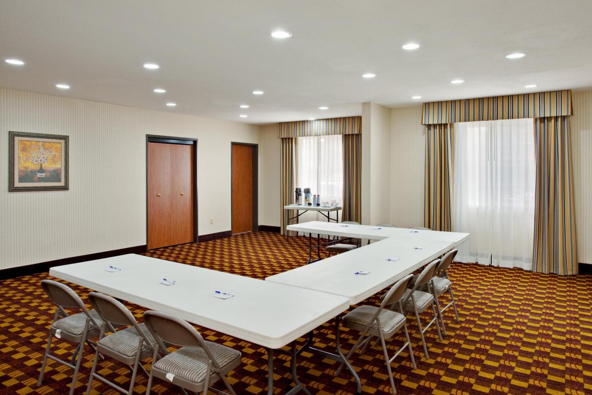 Holiday Inn Express & Suites Jackson by IHG photo 4