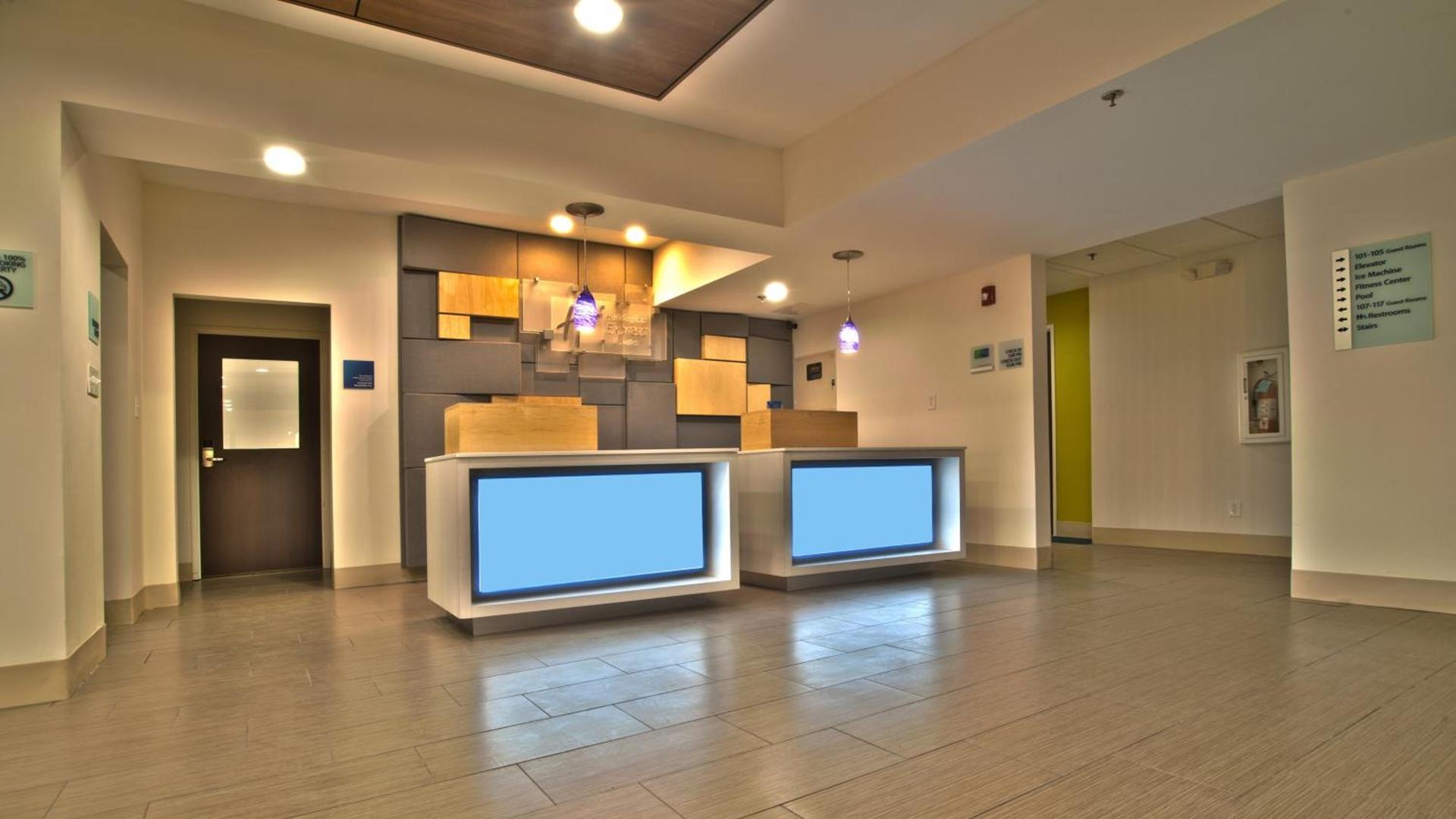 Holiday Inn Express & Suites Evansville North by IHG photo 10