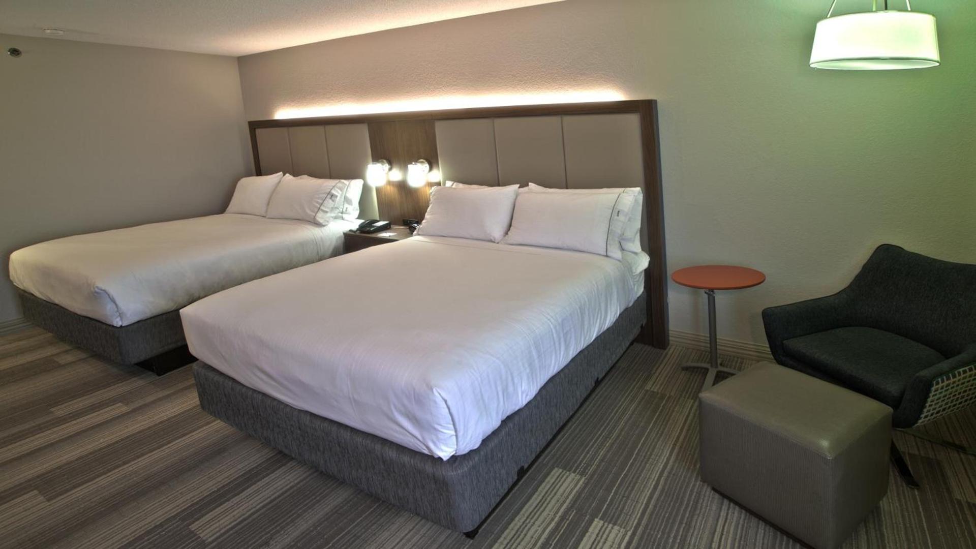Holiday Inn Express & Suites Evansville North by IHG photo 17
