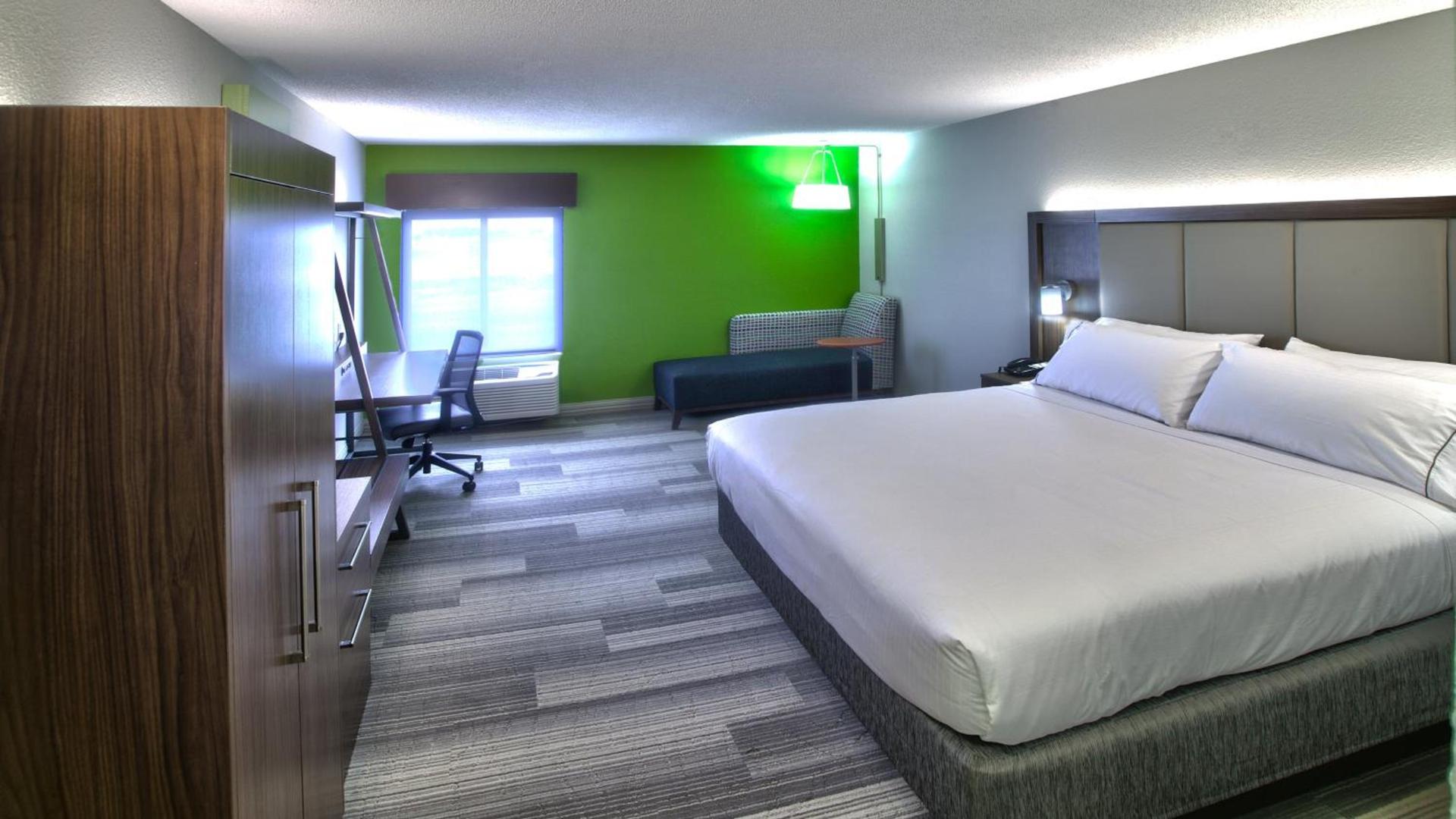 Holiday Inn Express & Suites Evansville North by IHG photo 16