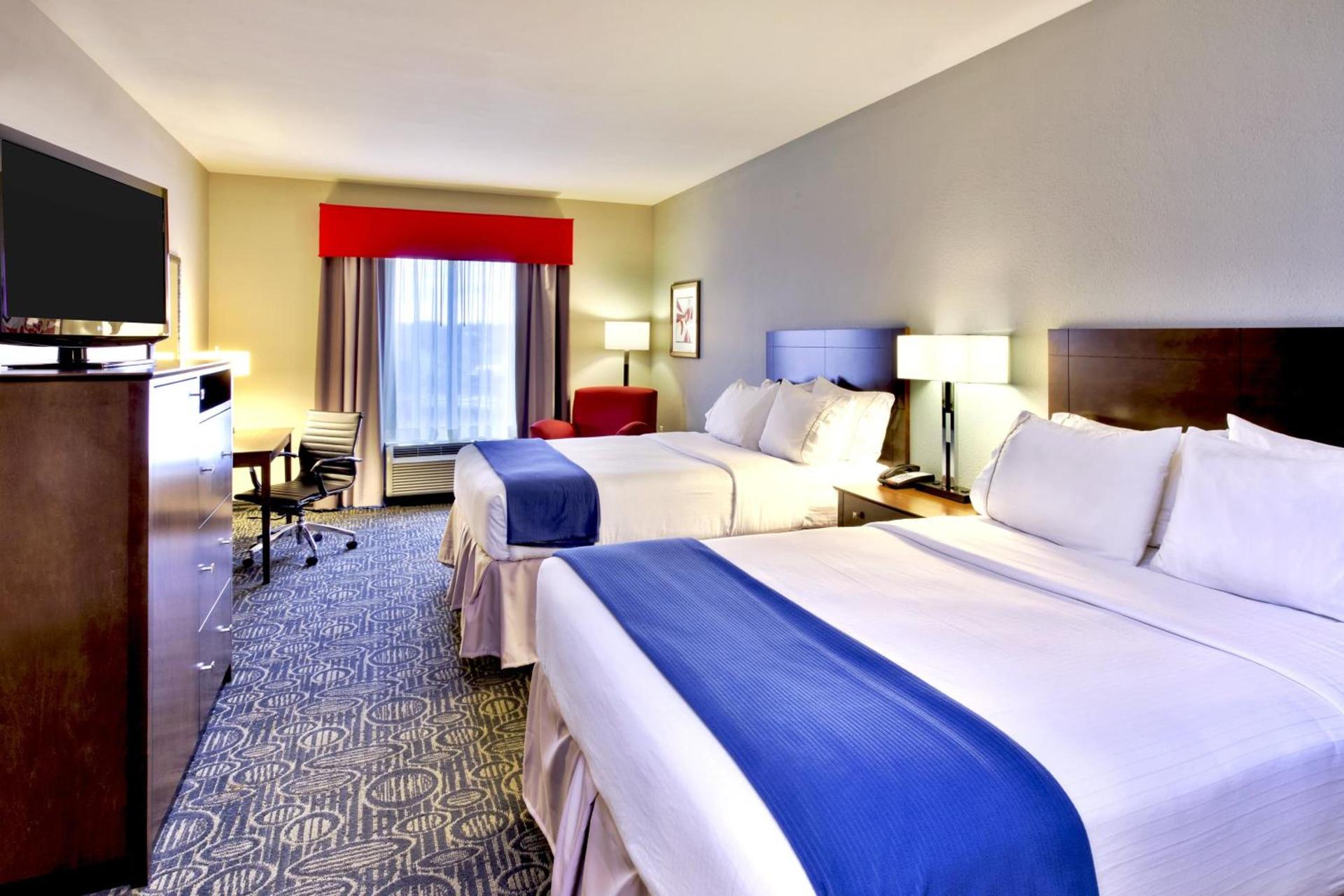 Holiday Inn Express & Suites Oak Ridge by IHG photo 25