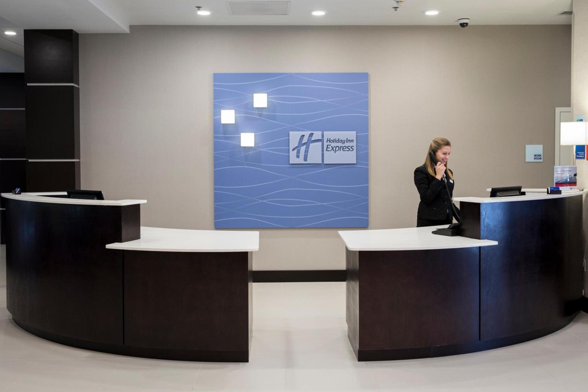 Holiday Inn Express and Suites Edwardsville by IHG photo 19