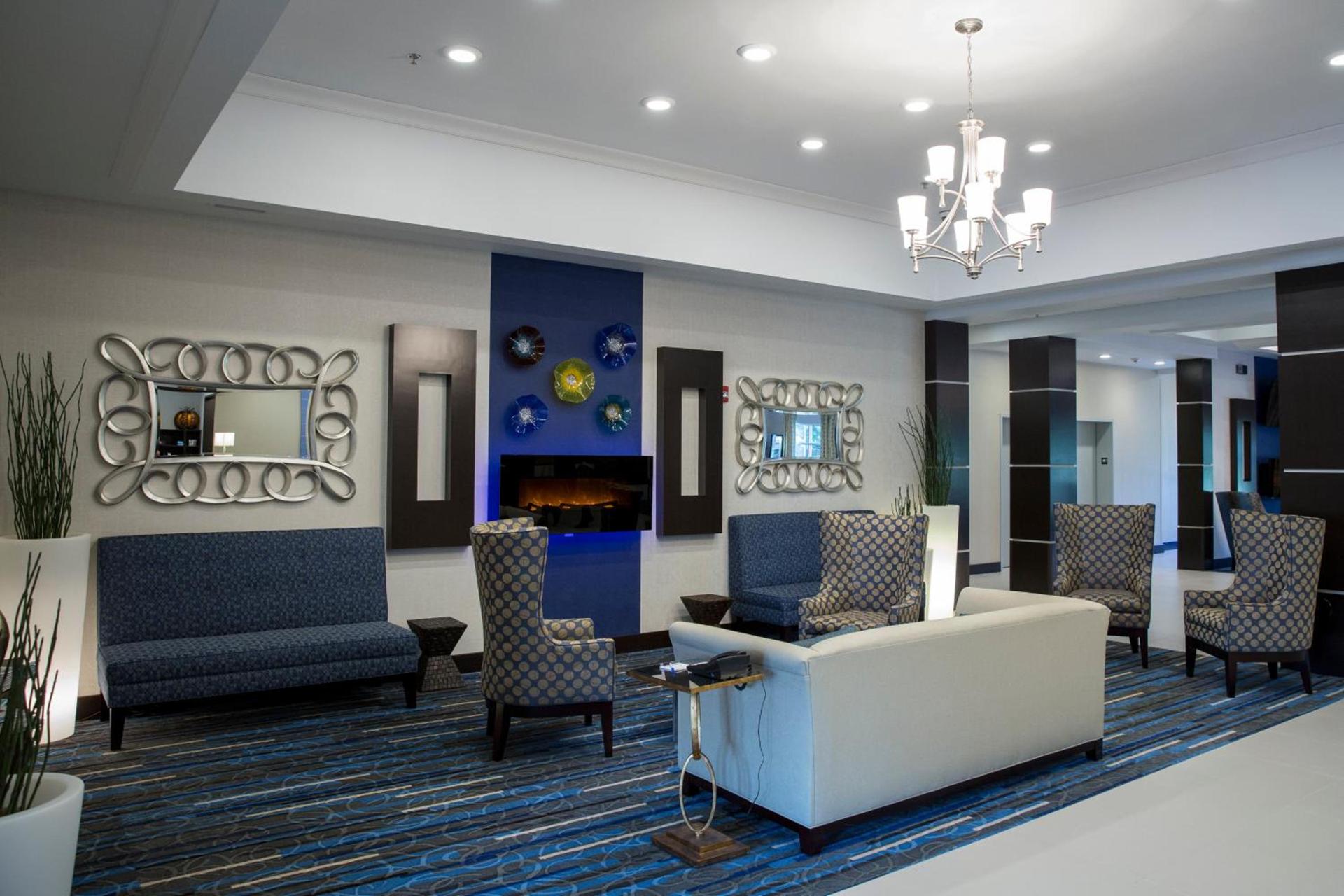 Holiday Inn Express and Suites Edwardsville by IHG photo 6