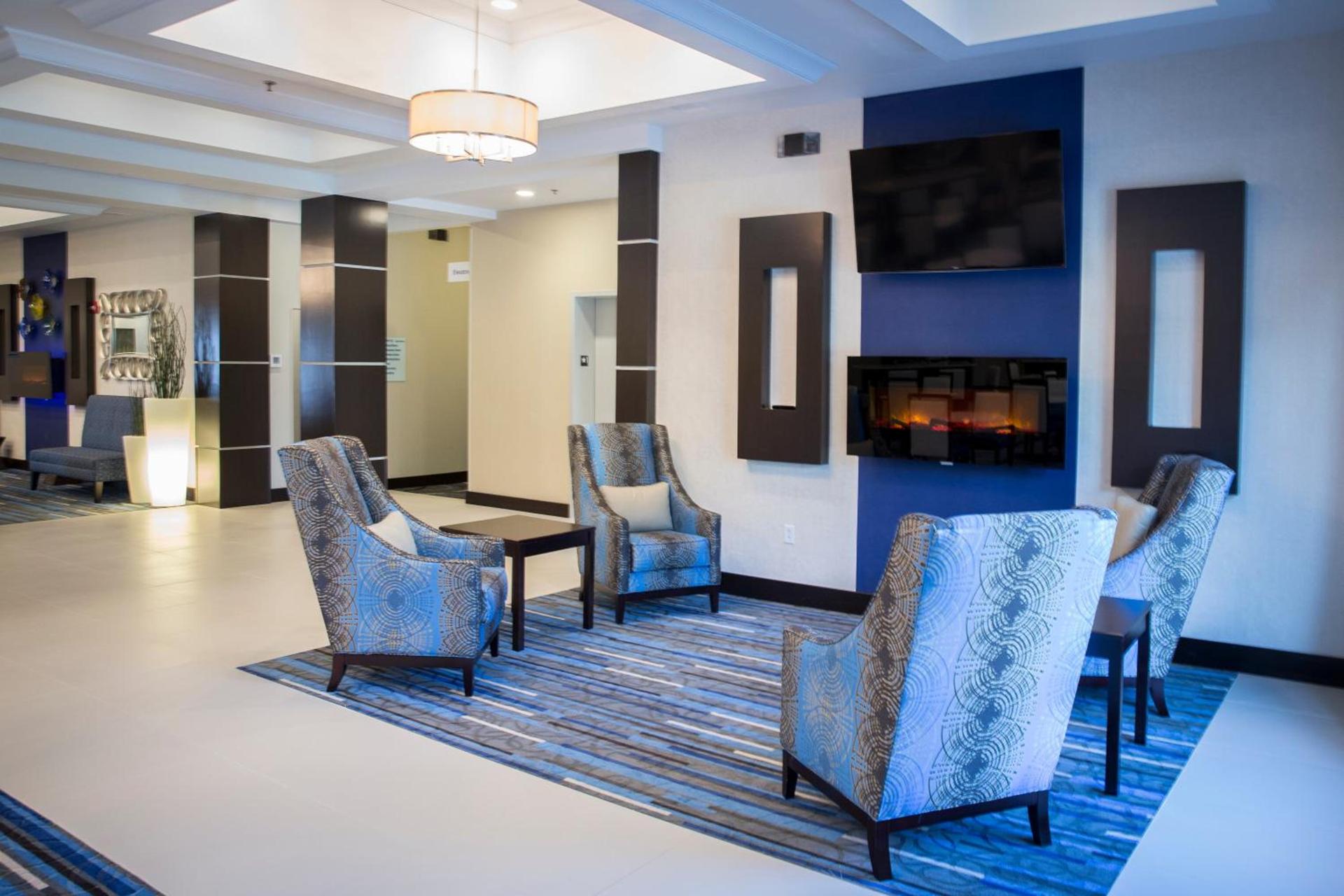 Holiday Inn Express and Suites Edwardsville by IHG photo 27