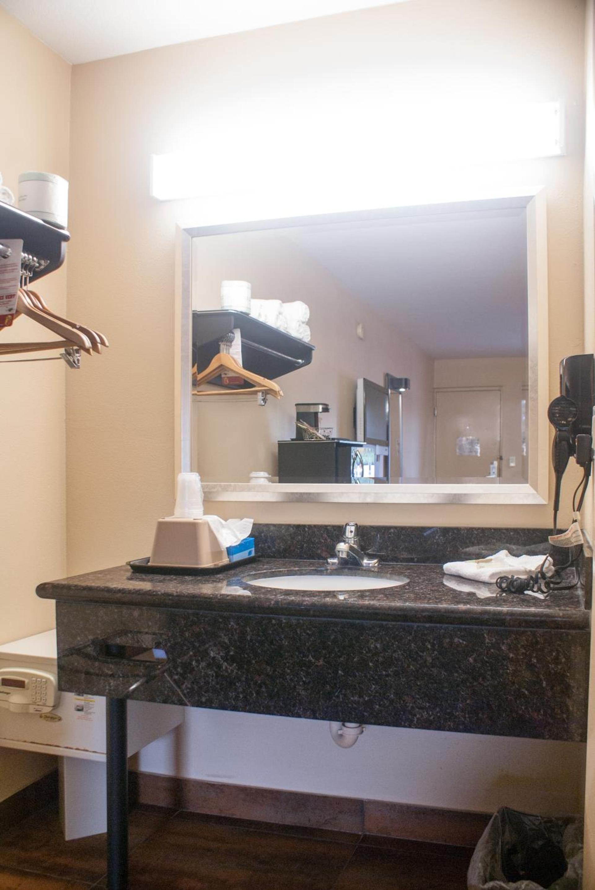 Super 8 by Wyndham Kissimmee/Maingate/Orlando Area photo 23