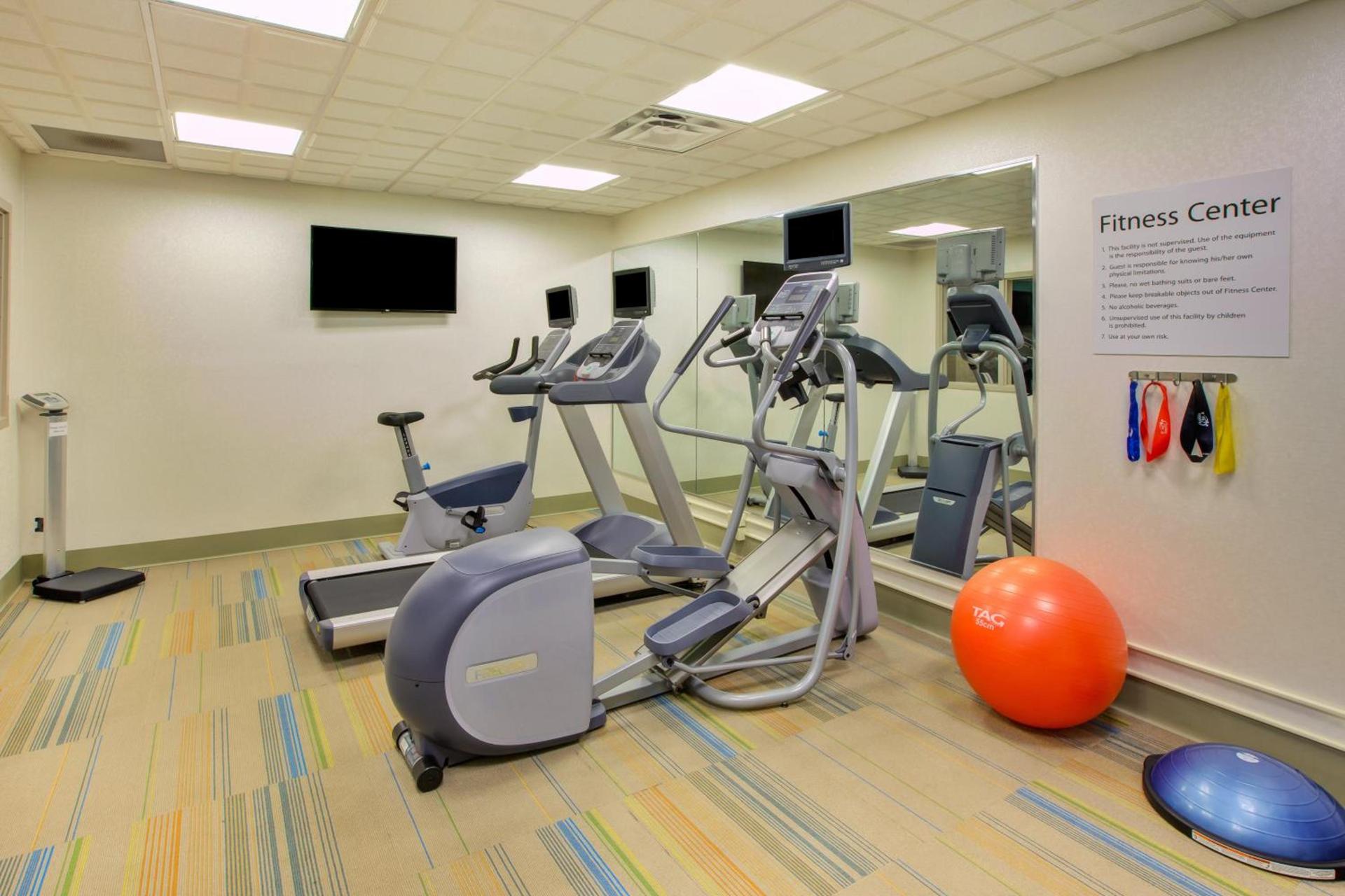 Holiday Inn Express Hotel & Suites Fort Wayne by IHG photo 2