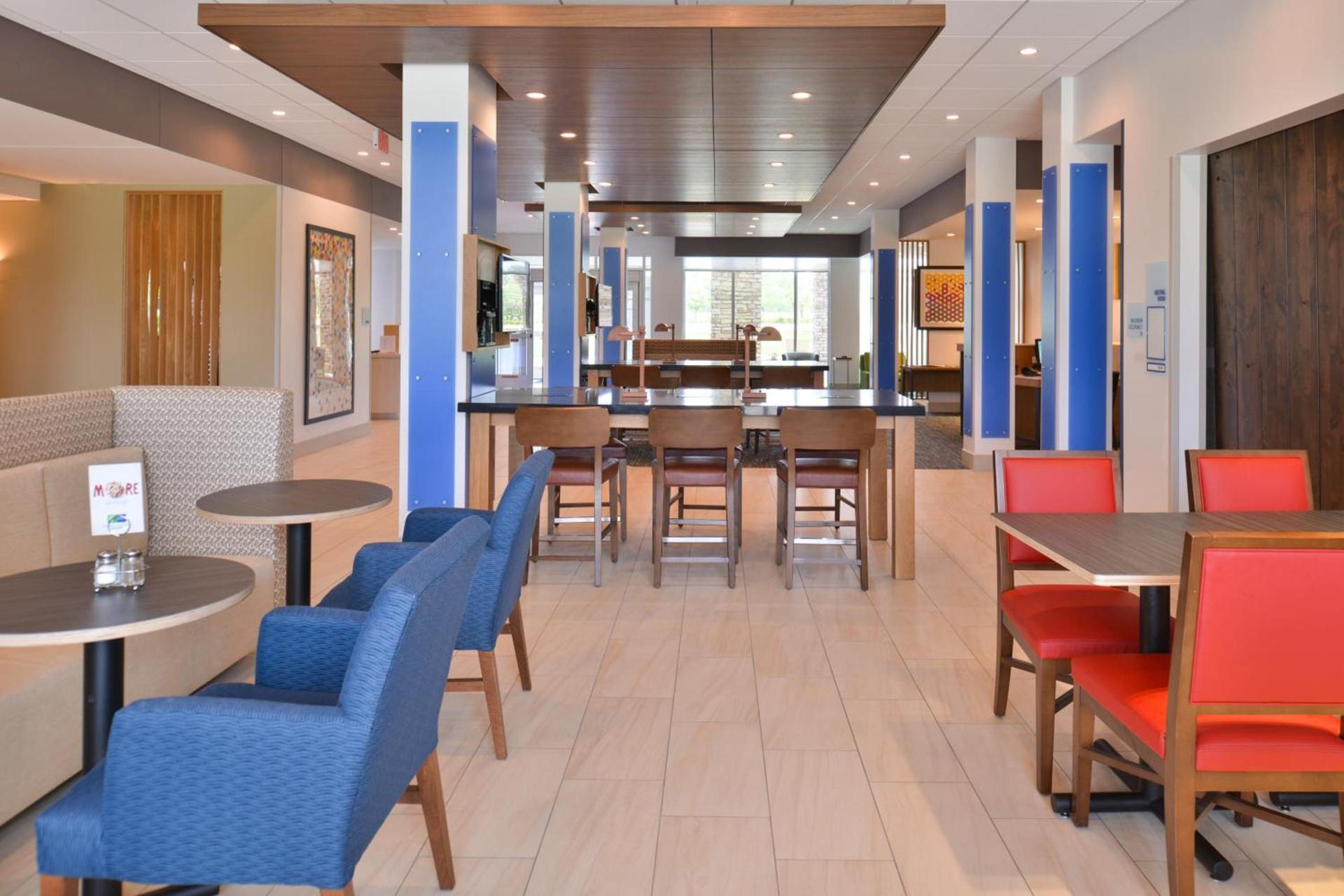 Holiday Inn Express & Suites Omaha Airport by IHG photo 41
