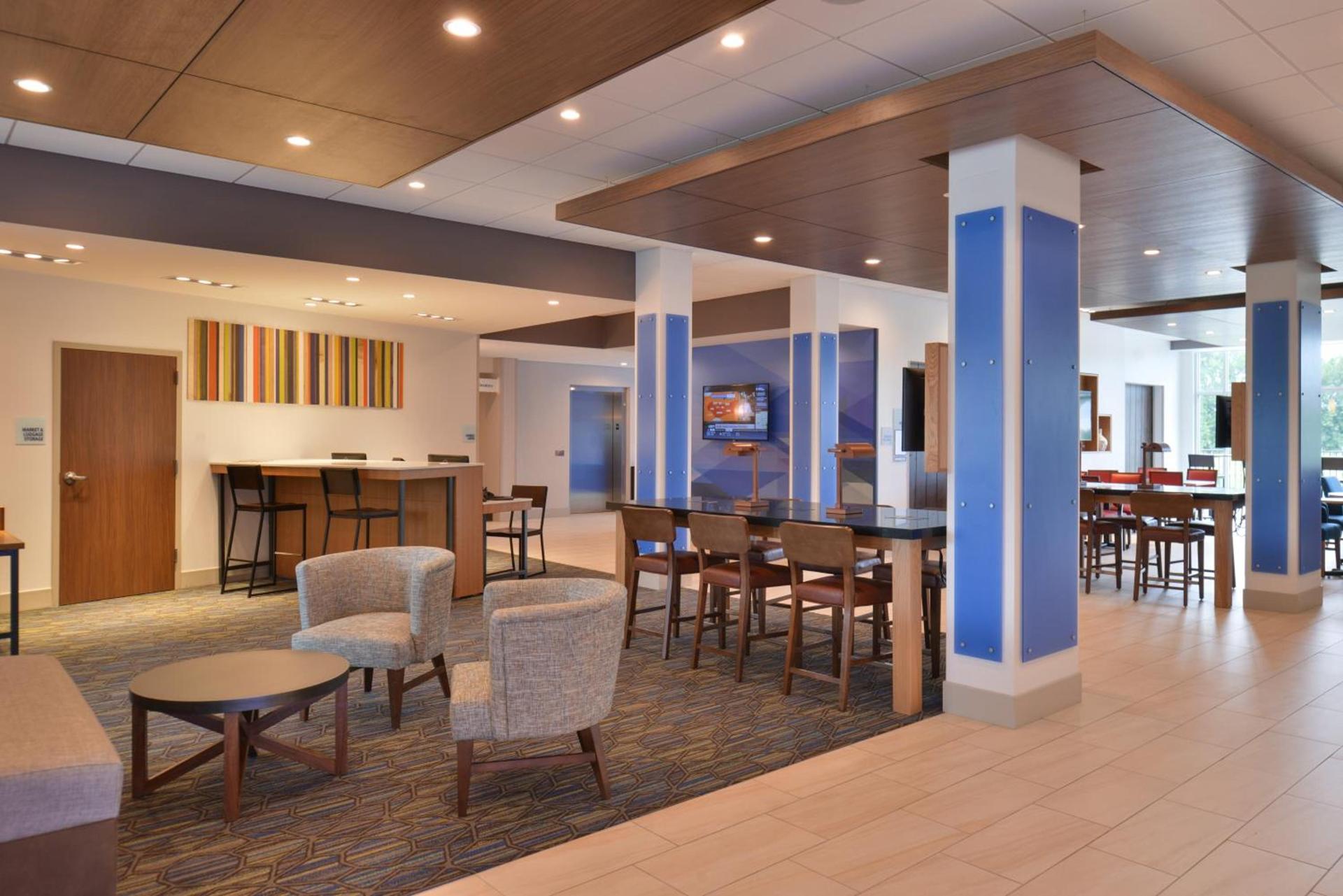 Holiday Inn Express & Suites Omaha Airport by IHG photo 3