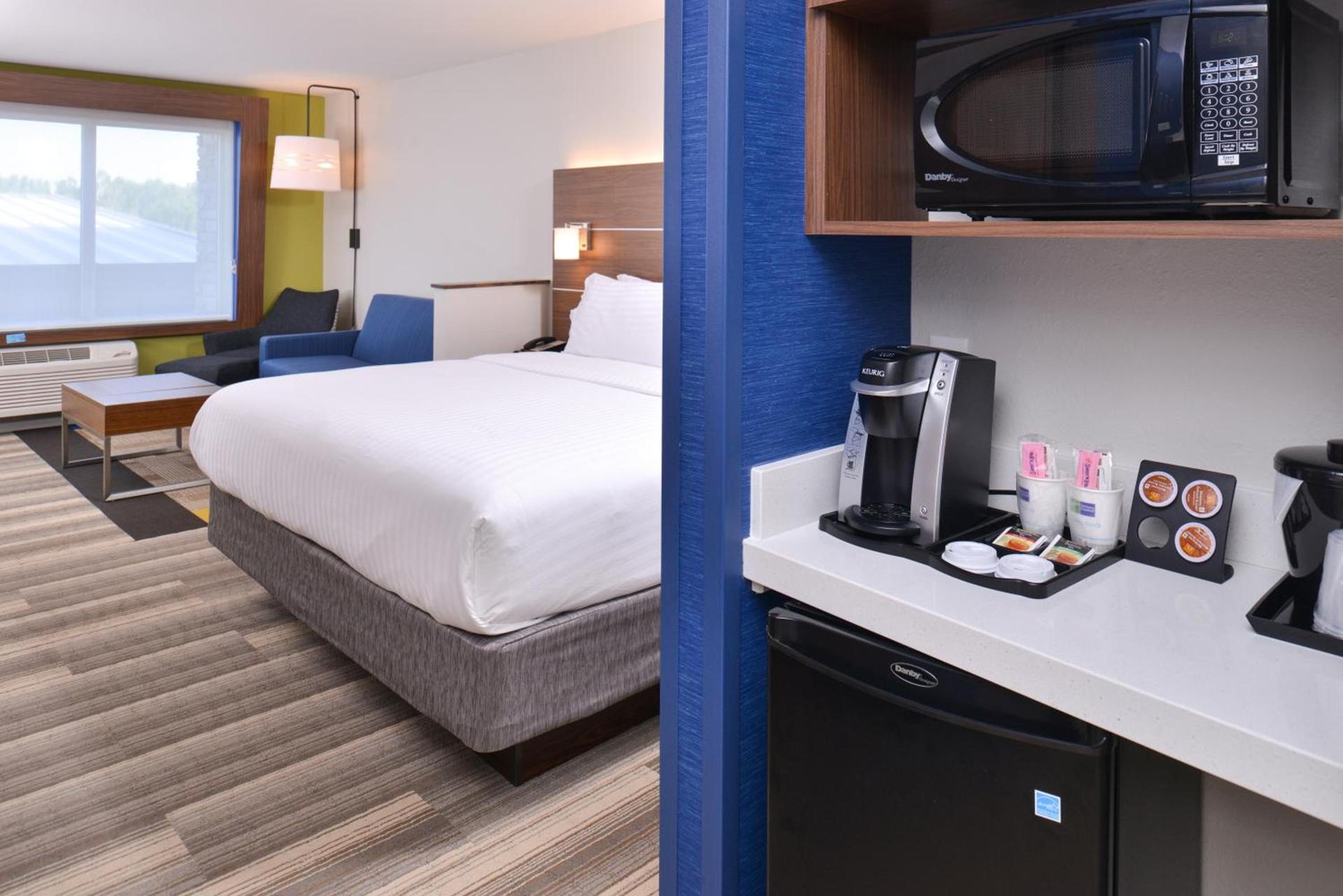 Holiday Inn Express & Suites Omaha Airport by IHG photo 5