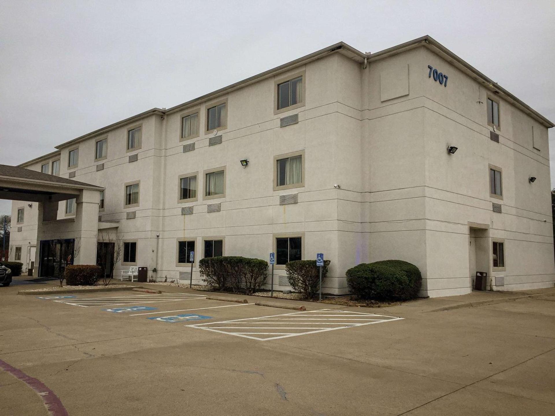 Motel 6-Woodway, TX photo 1