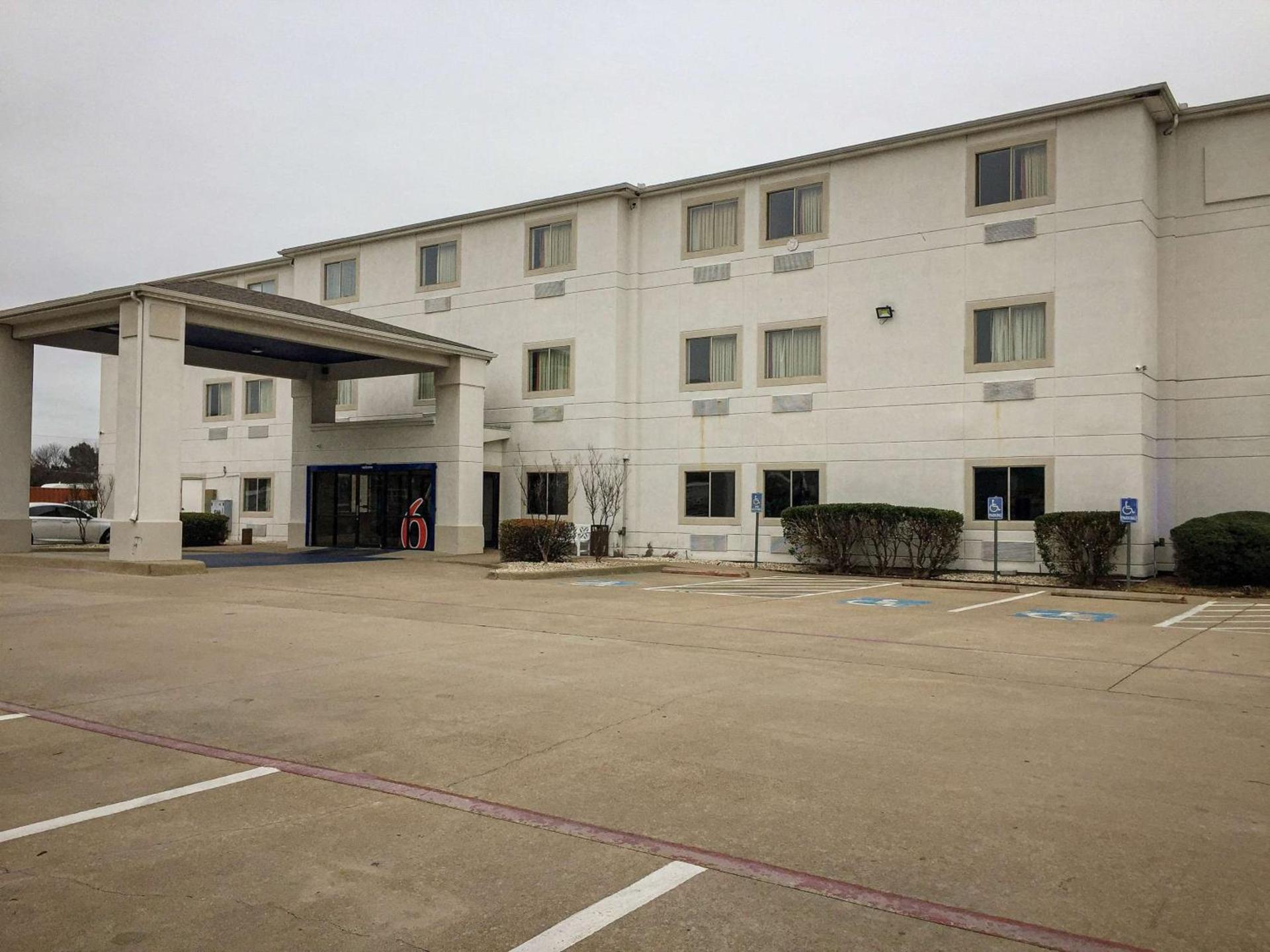 Motel 6-Woodway, TX photo 2