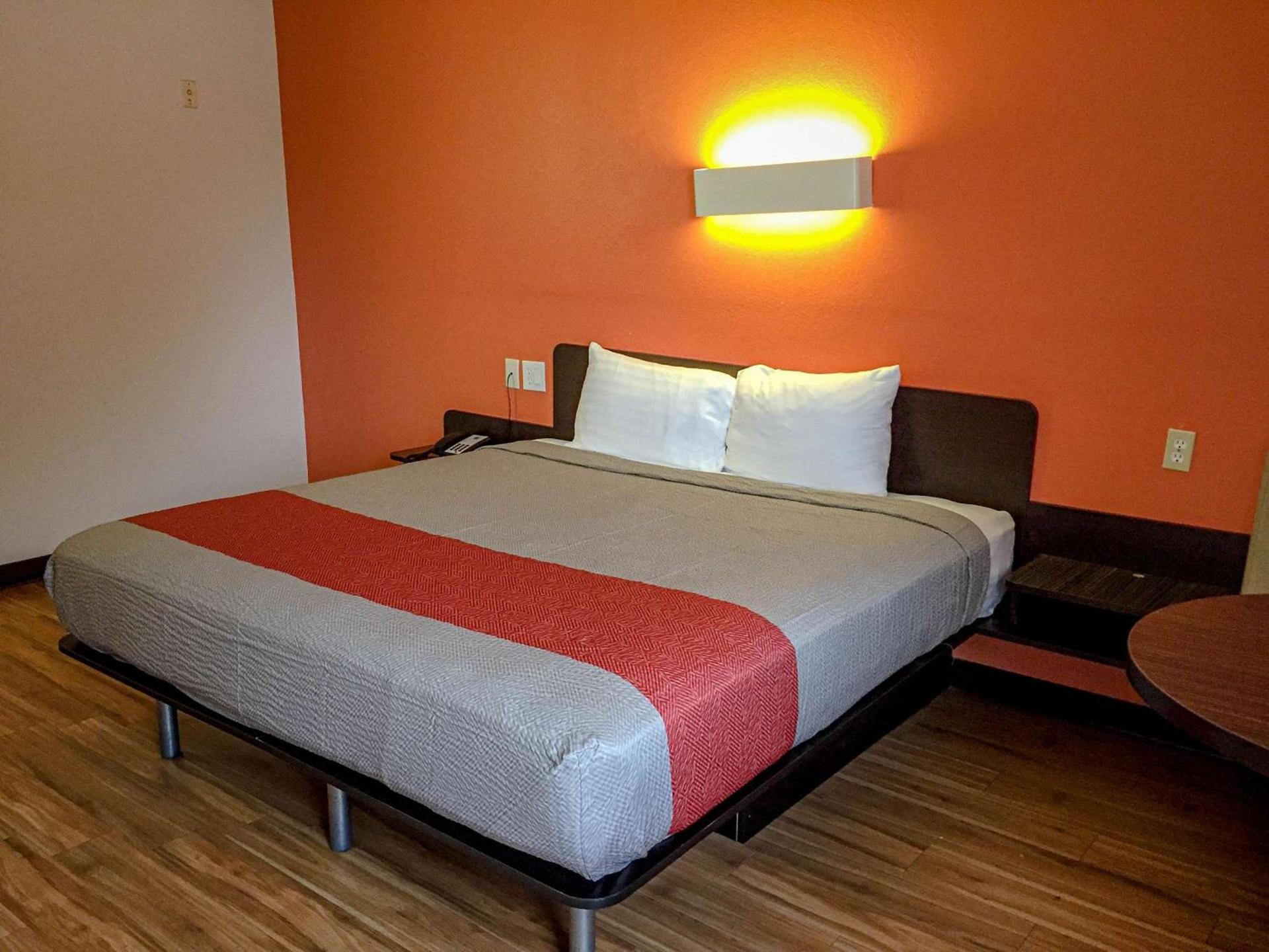 Motel 6-Woodway, TX photo 5