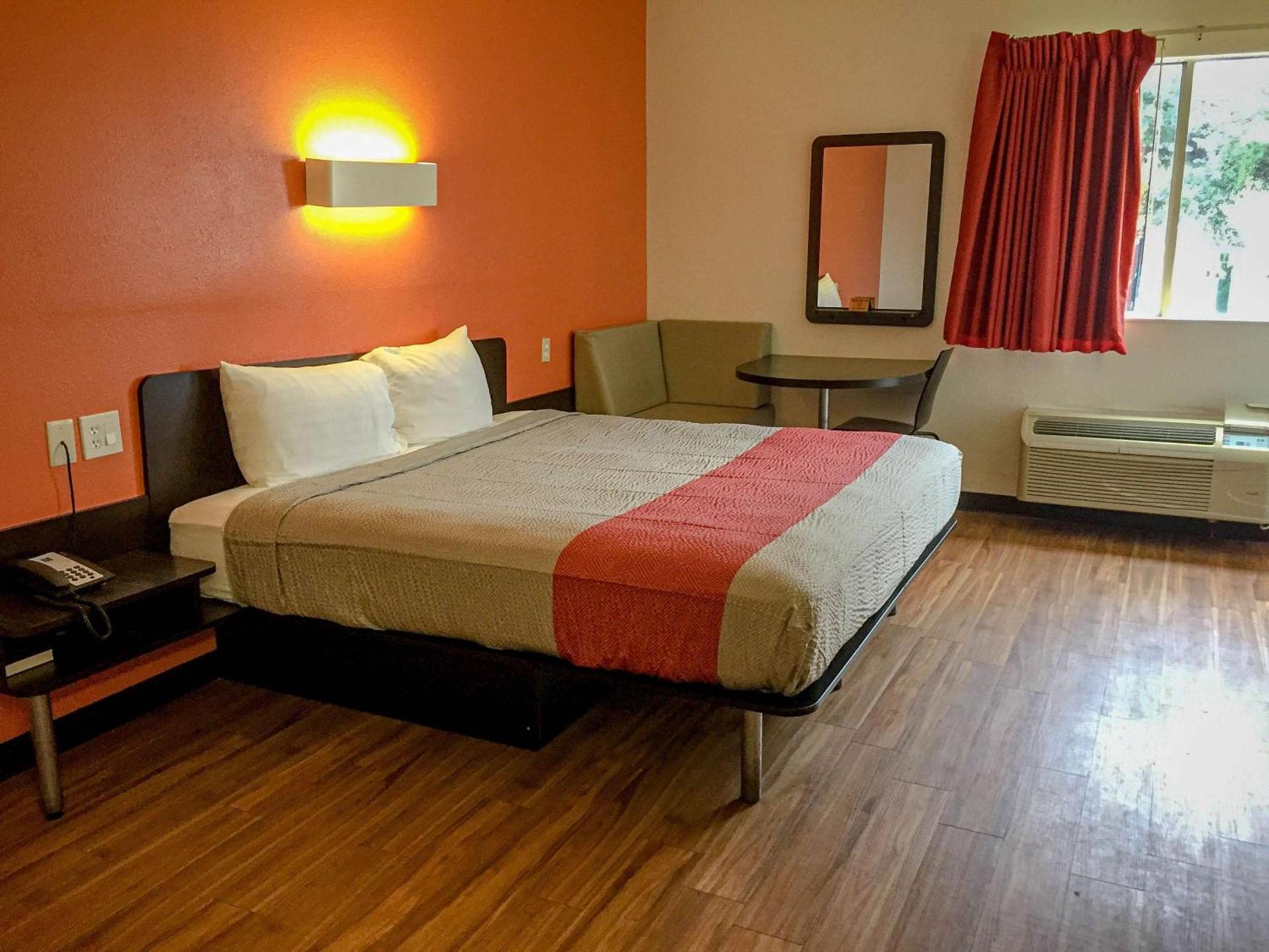 Motel 6-Woodway, TX photo 6