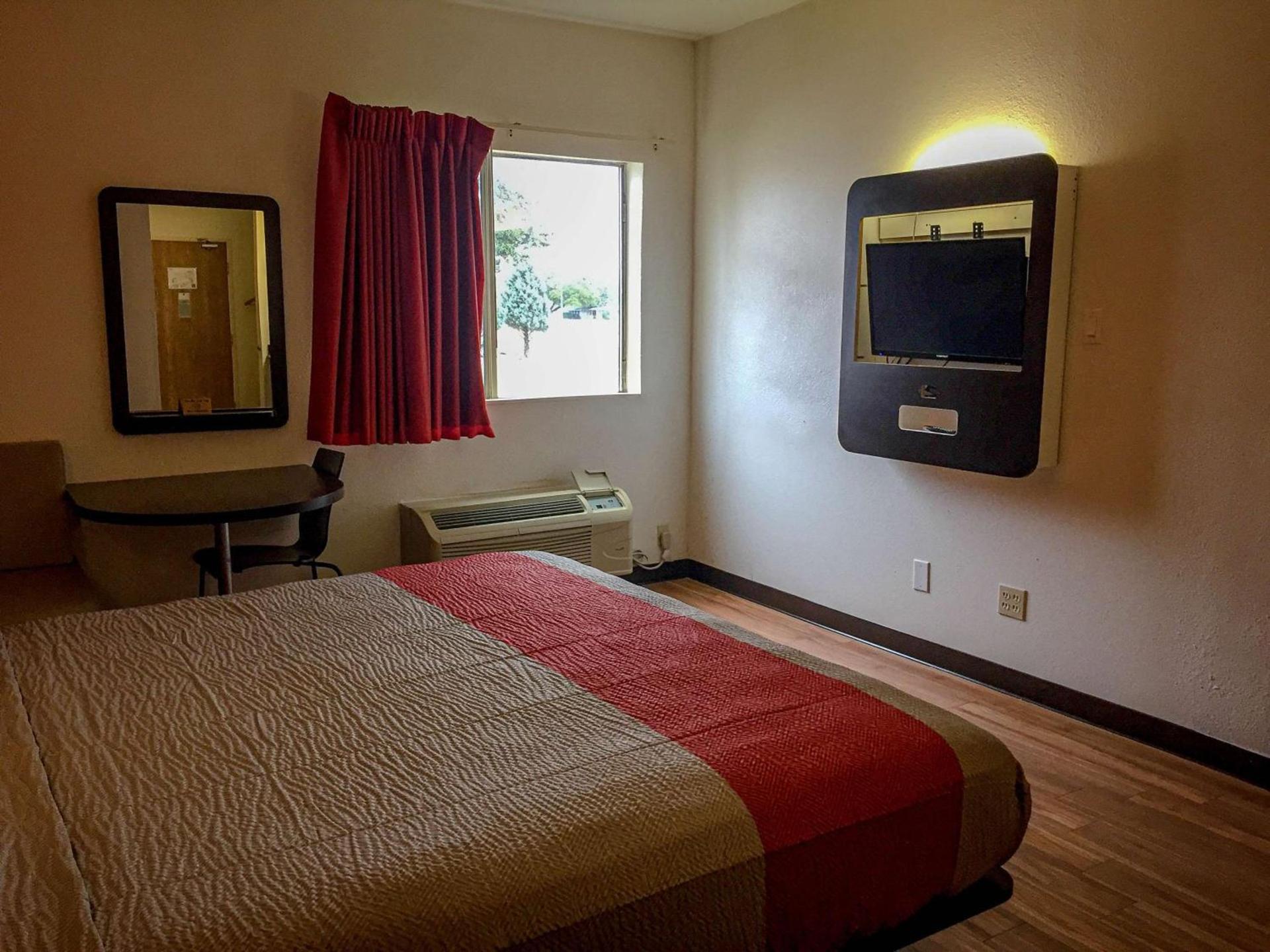 Motel 6-Woodway, TX photo 7