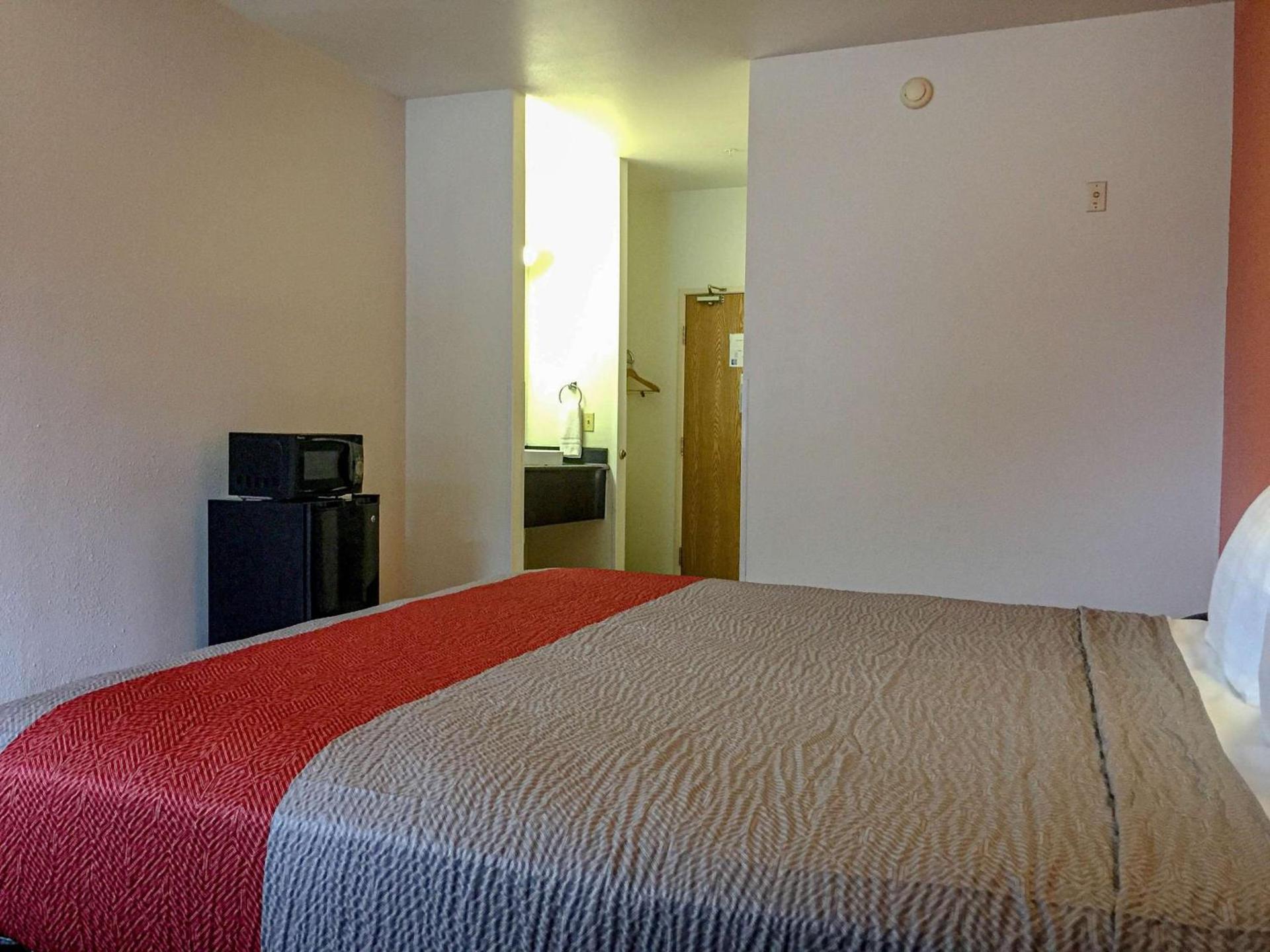 Motel 6-Woodway, TX photo 8