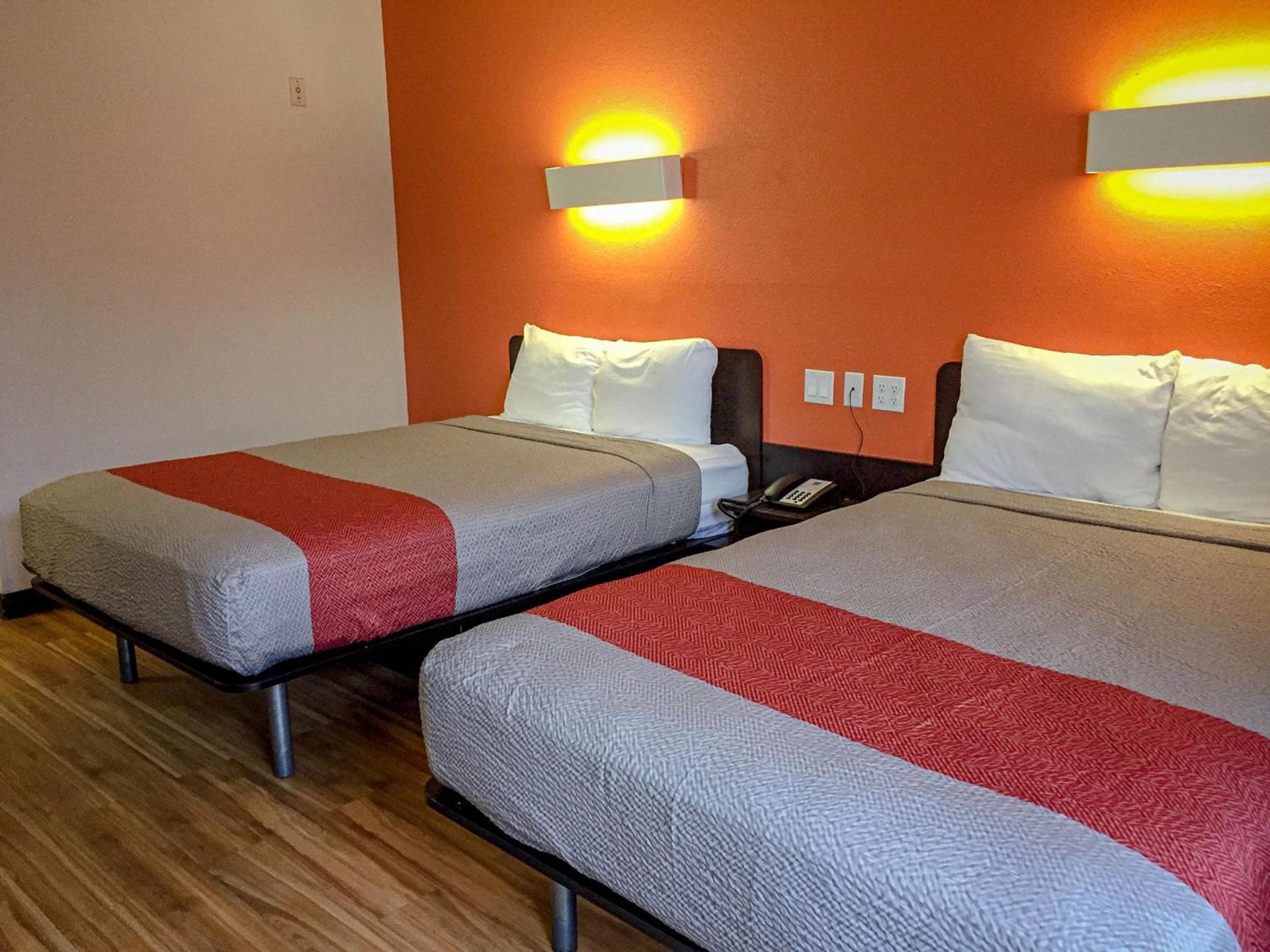 Motel 6-Woodway, TX photo 9