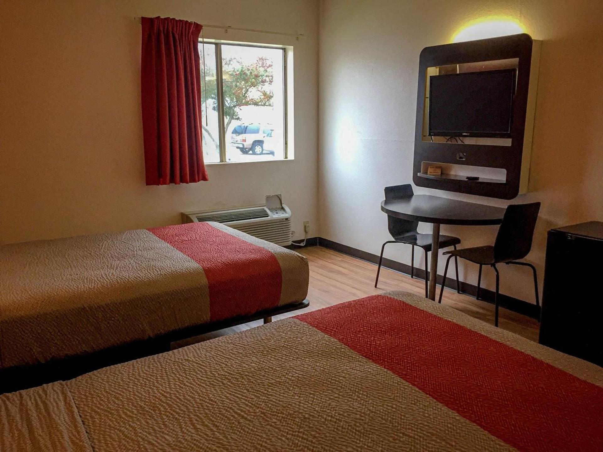 Motel 6-Woodway, TX photo 11