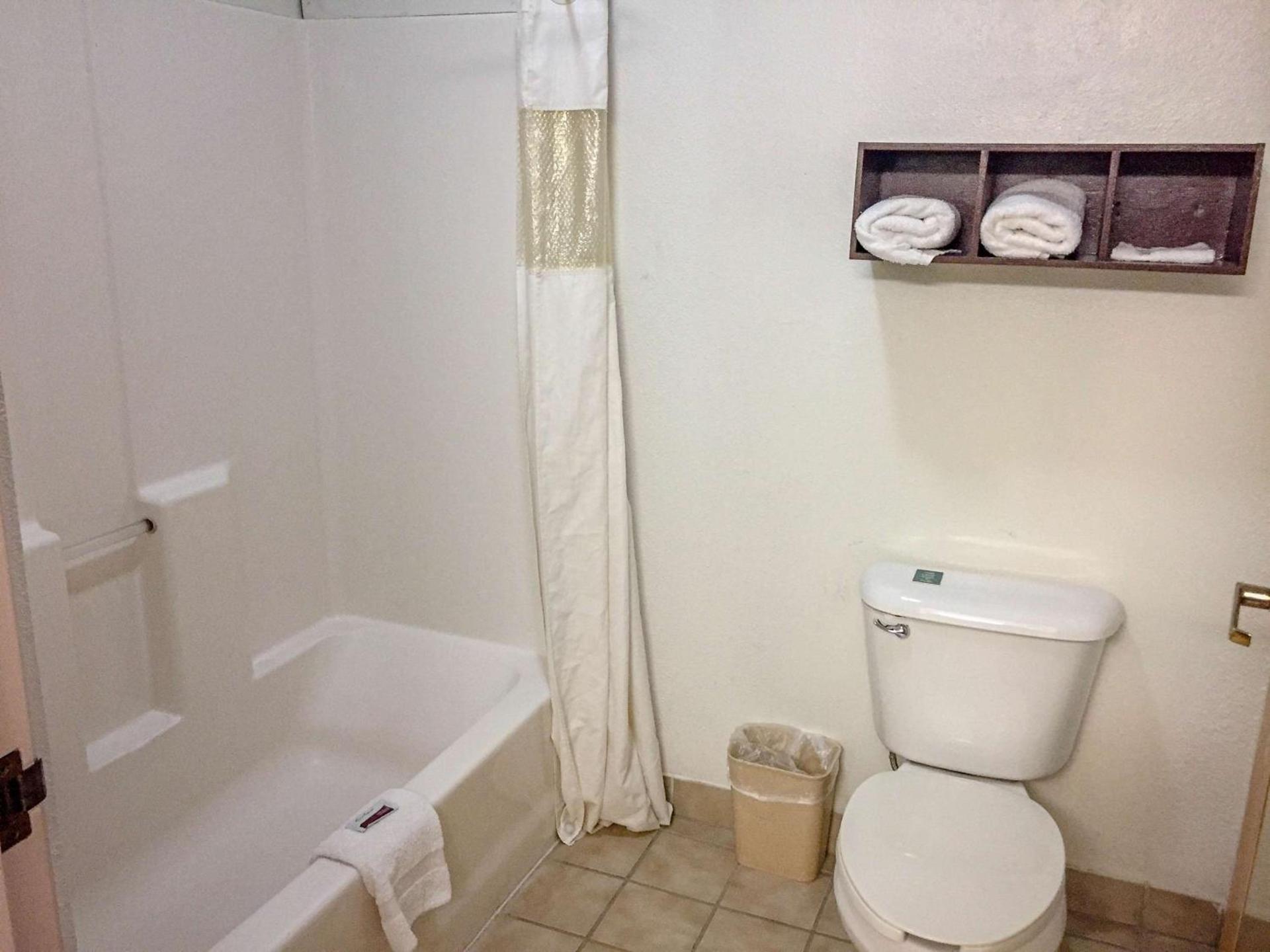 Motel 6-Woodway, TX photo 14