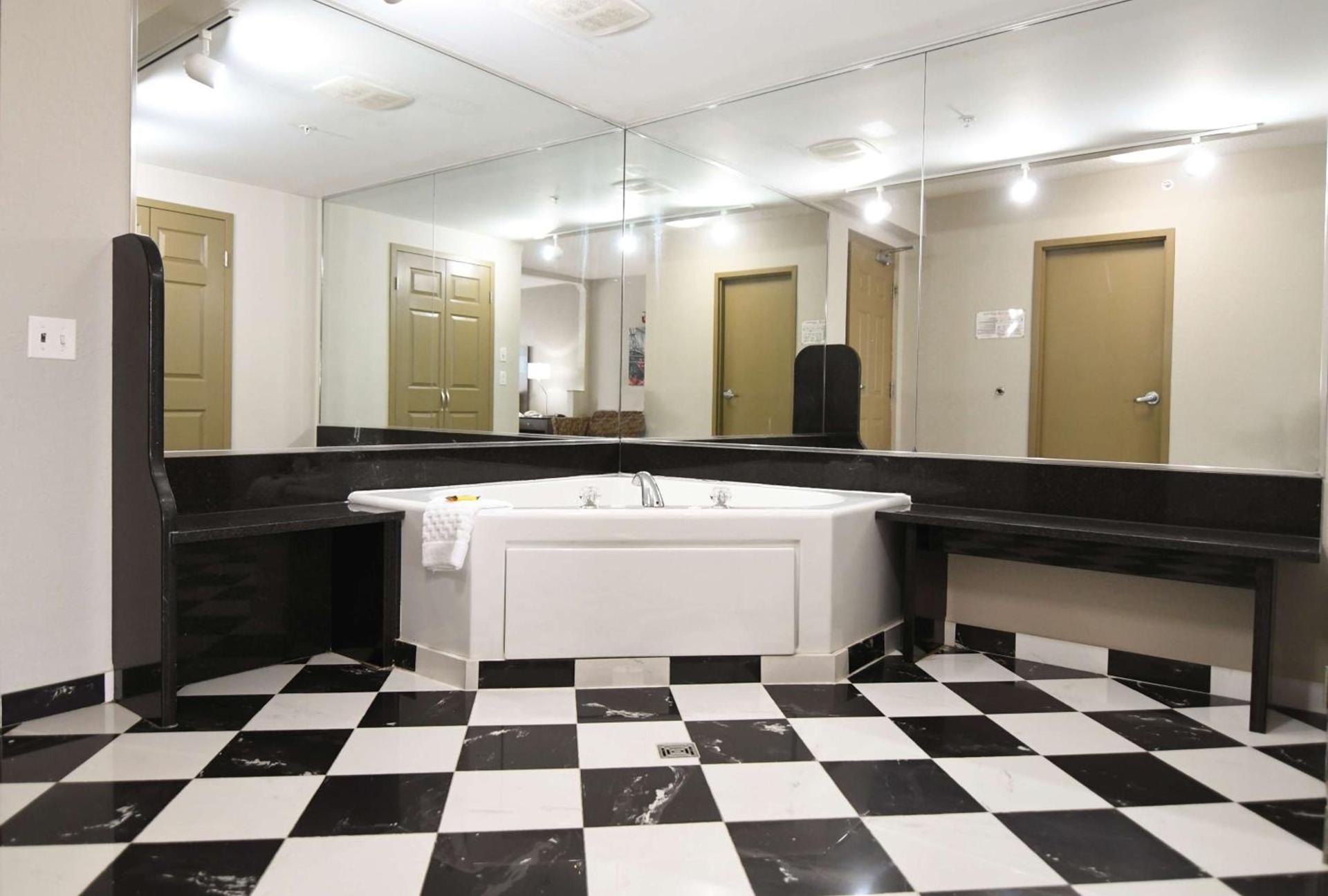Best Western Plus Sandusky Hotel & Suites photo 20