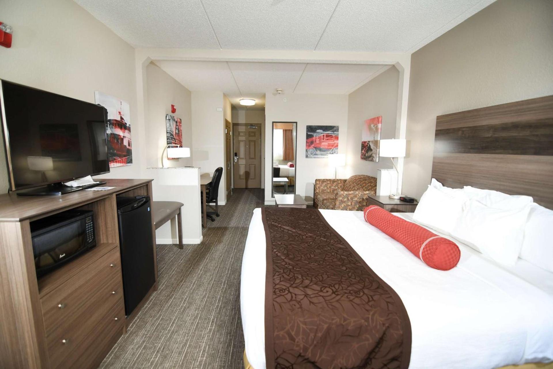 Best Western Plus Sandusky Hotel & Suites photo 31